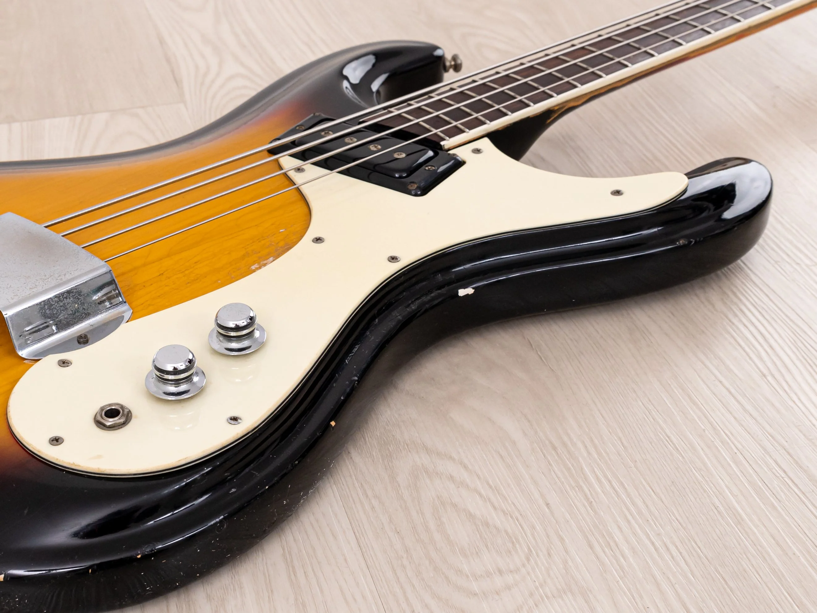1965 Mosrite Ventures Model Vintage Short Scale Bass Sunburst - Image 6