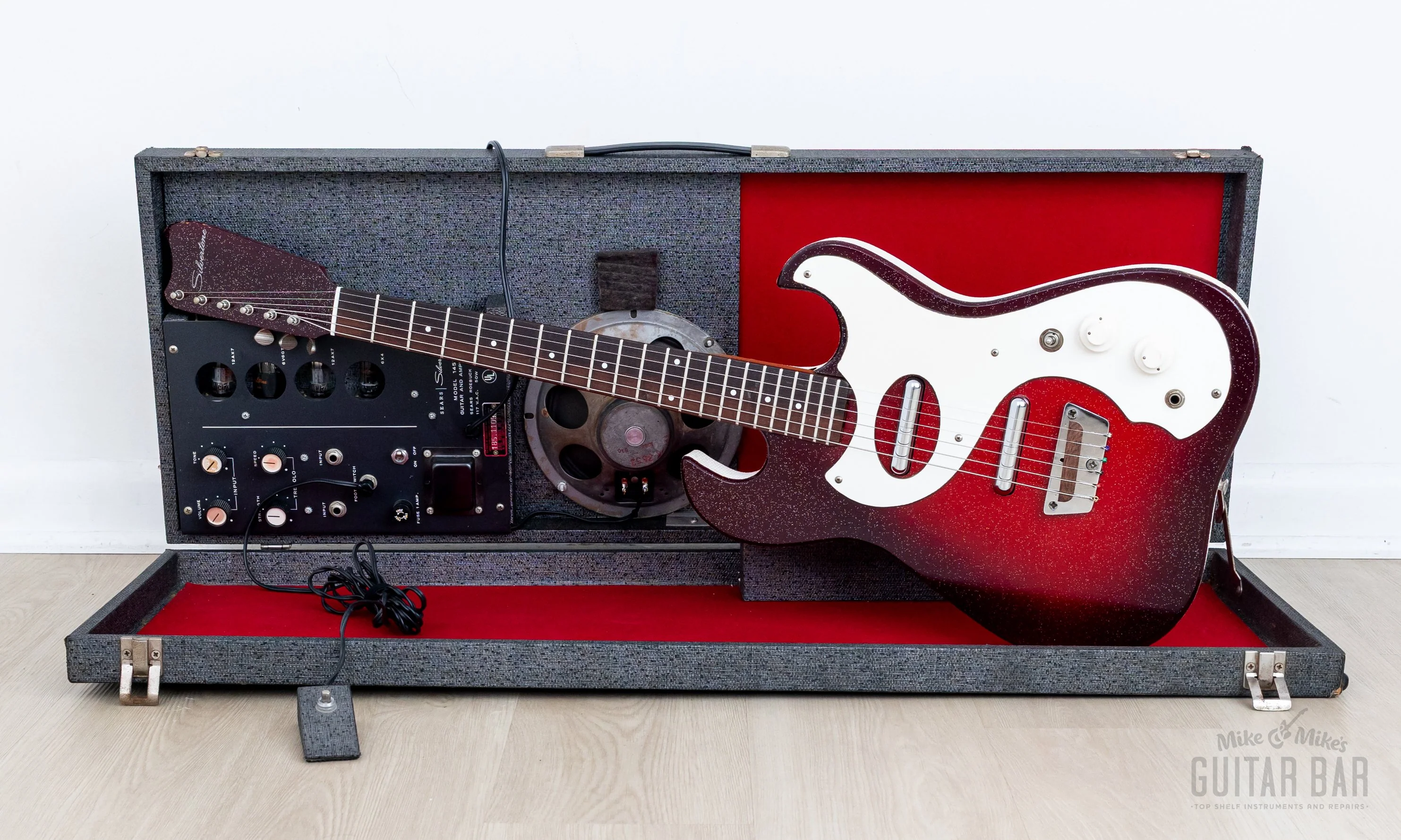 1965 Silvertone 1457 Vintage Amp-in-Case Guitar & Tube Amp Set, Danelectro USA