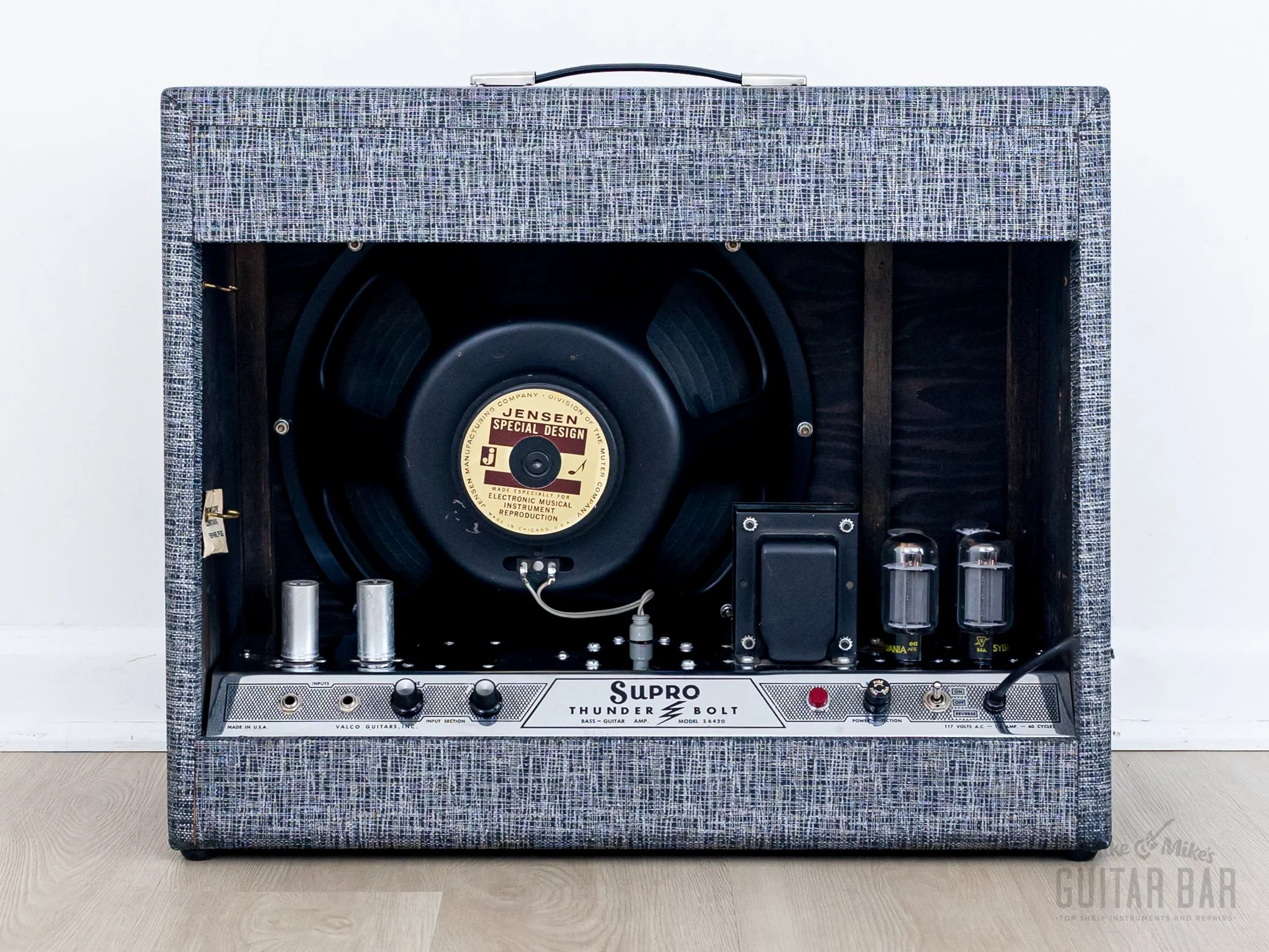 1965 Supro Thunderbolt S6420 Vintage 1x15 Tube Amp, Near-Mint w/ Jensen C15PS & USA Tube Set - Image 7