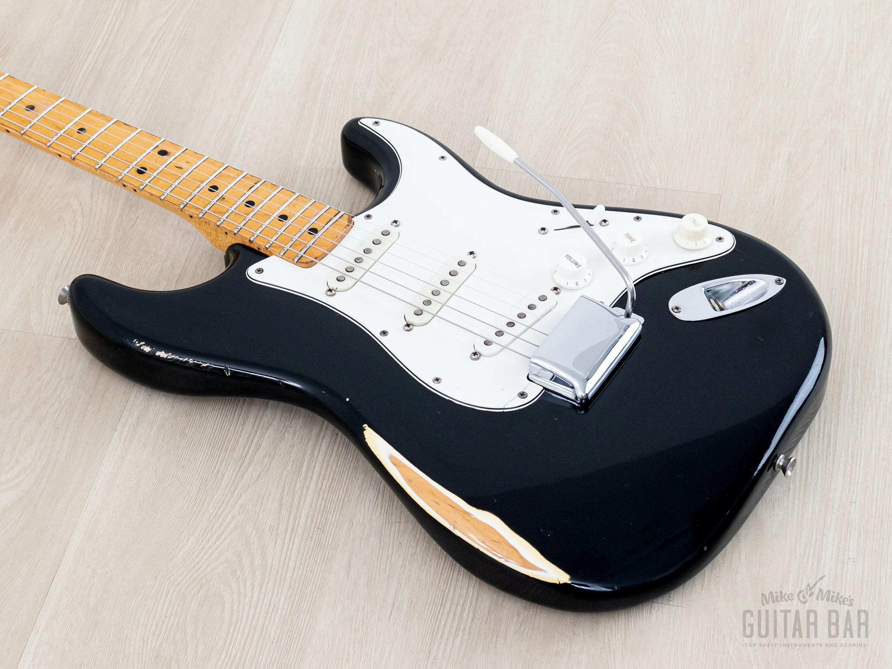 1975 Fender Stratocaster Vintage Guitar Black w/ Case - Image 10
