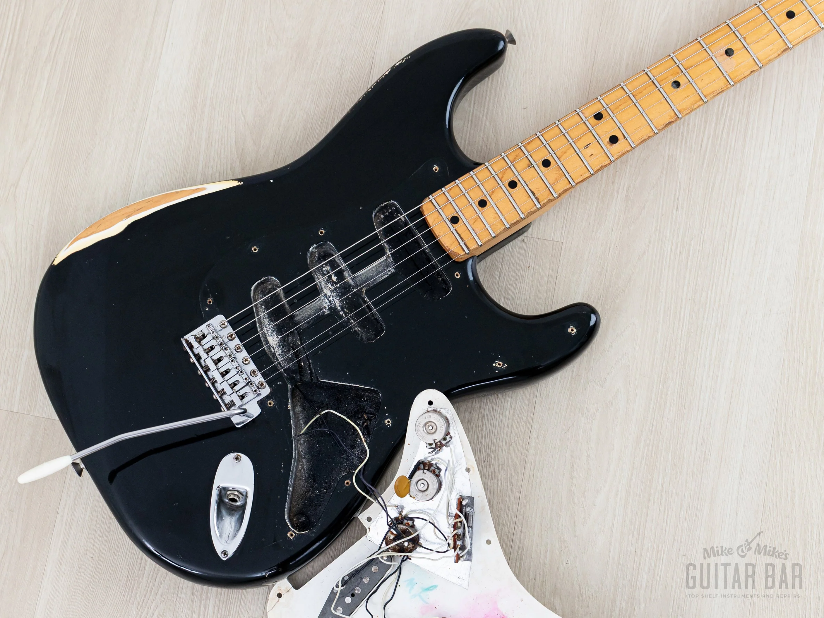 1975 Fender Stratocaster Vintage Guitar Black w/ Case - Image 23