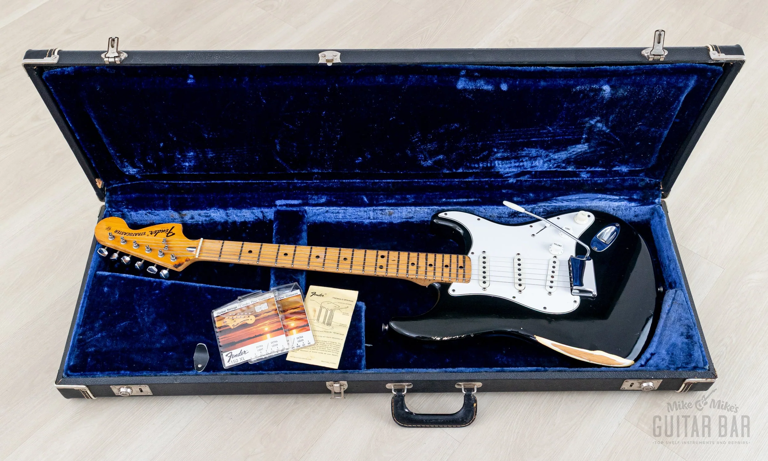 1975 Fender Stratocaster Vintage Guitar Black w/ Case - Image 24