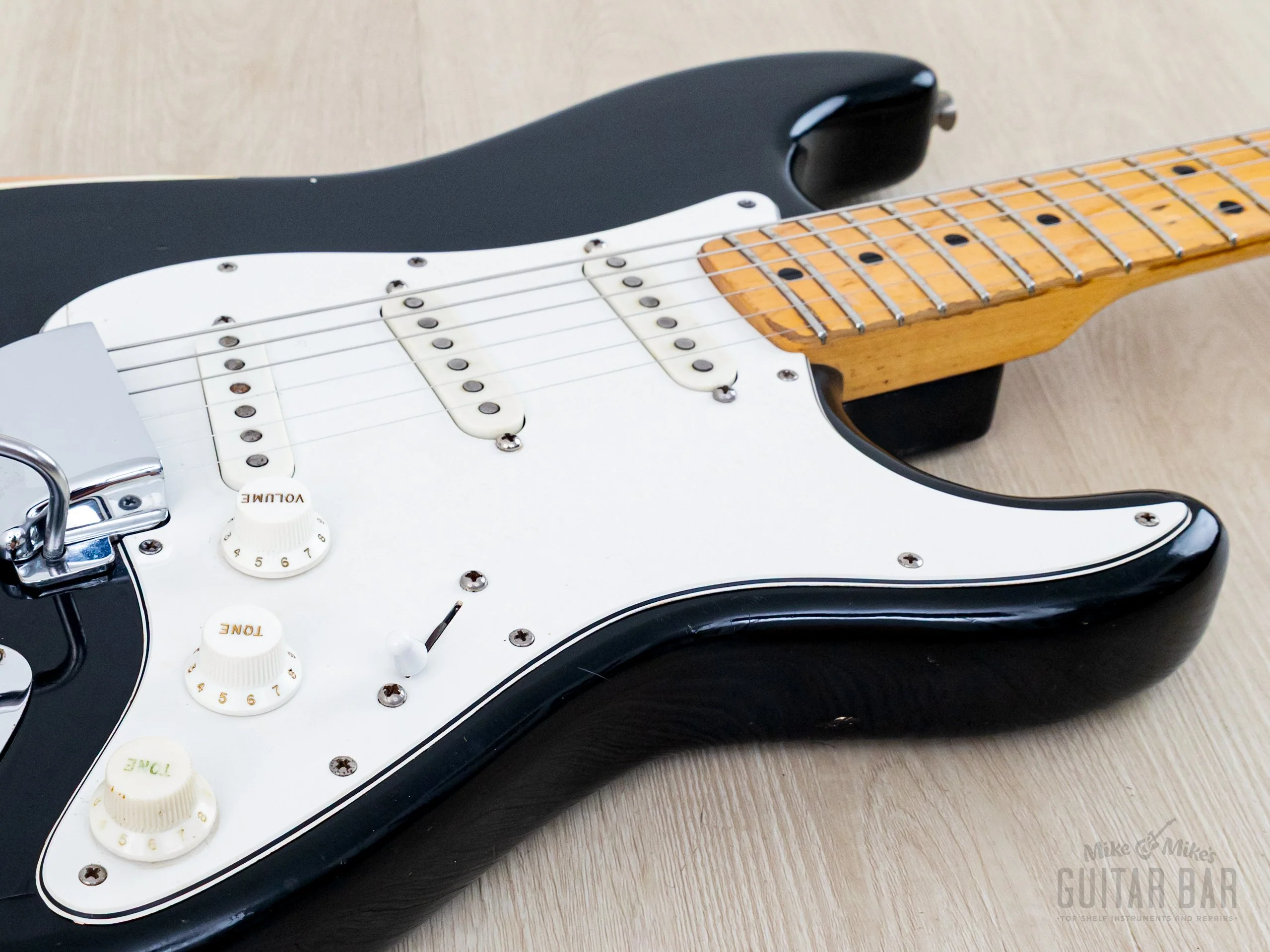 1975 Fender Stratocaster Vintage Guitar Black w/ Case - Image 6