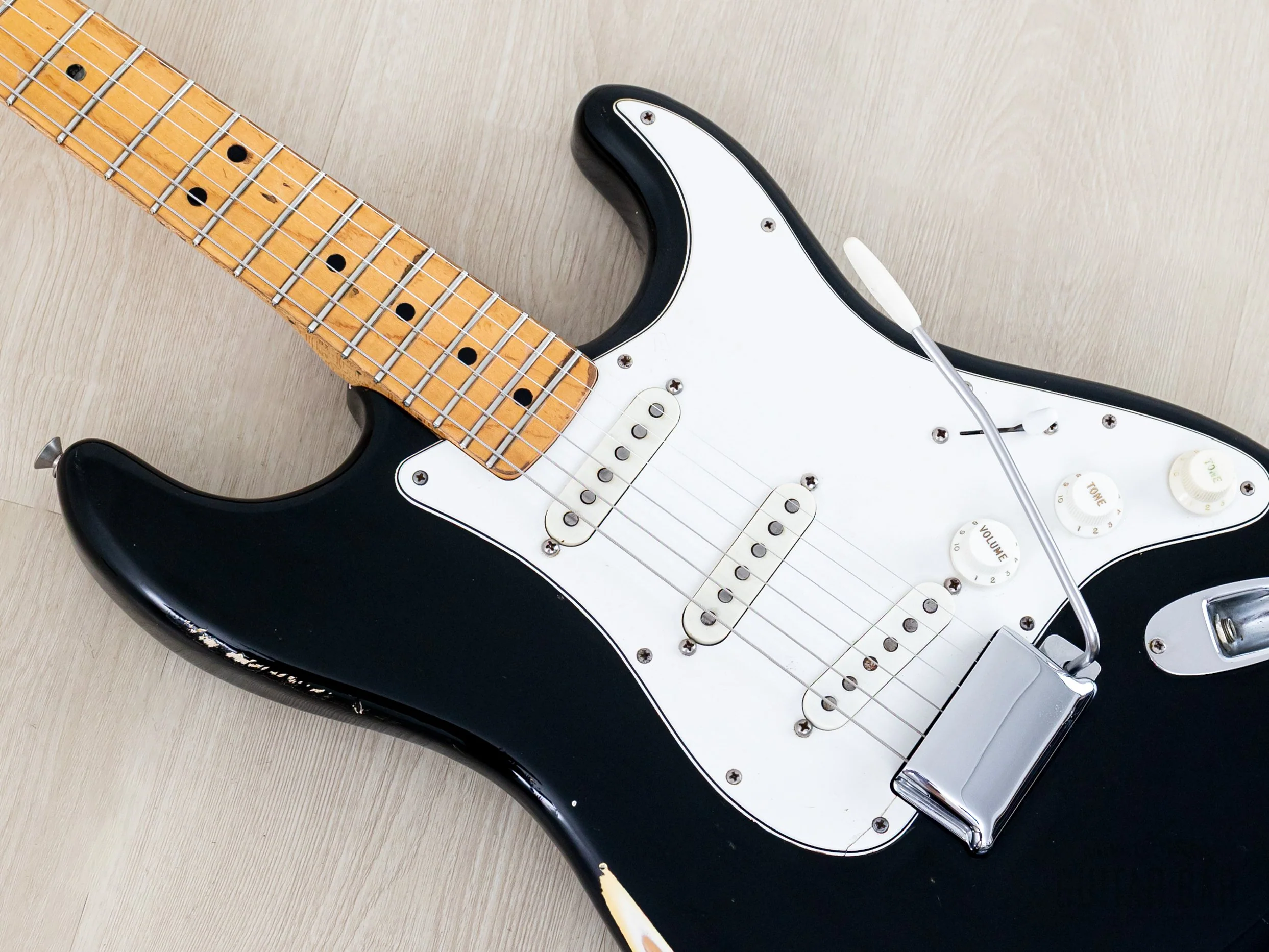 1975 Fender Stratocaster Vintage Guitar Black w/ Case - Image 7