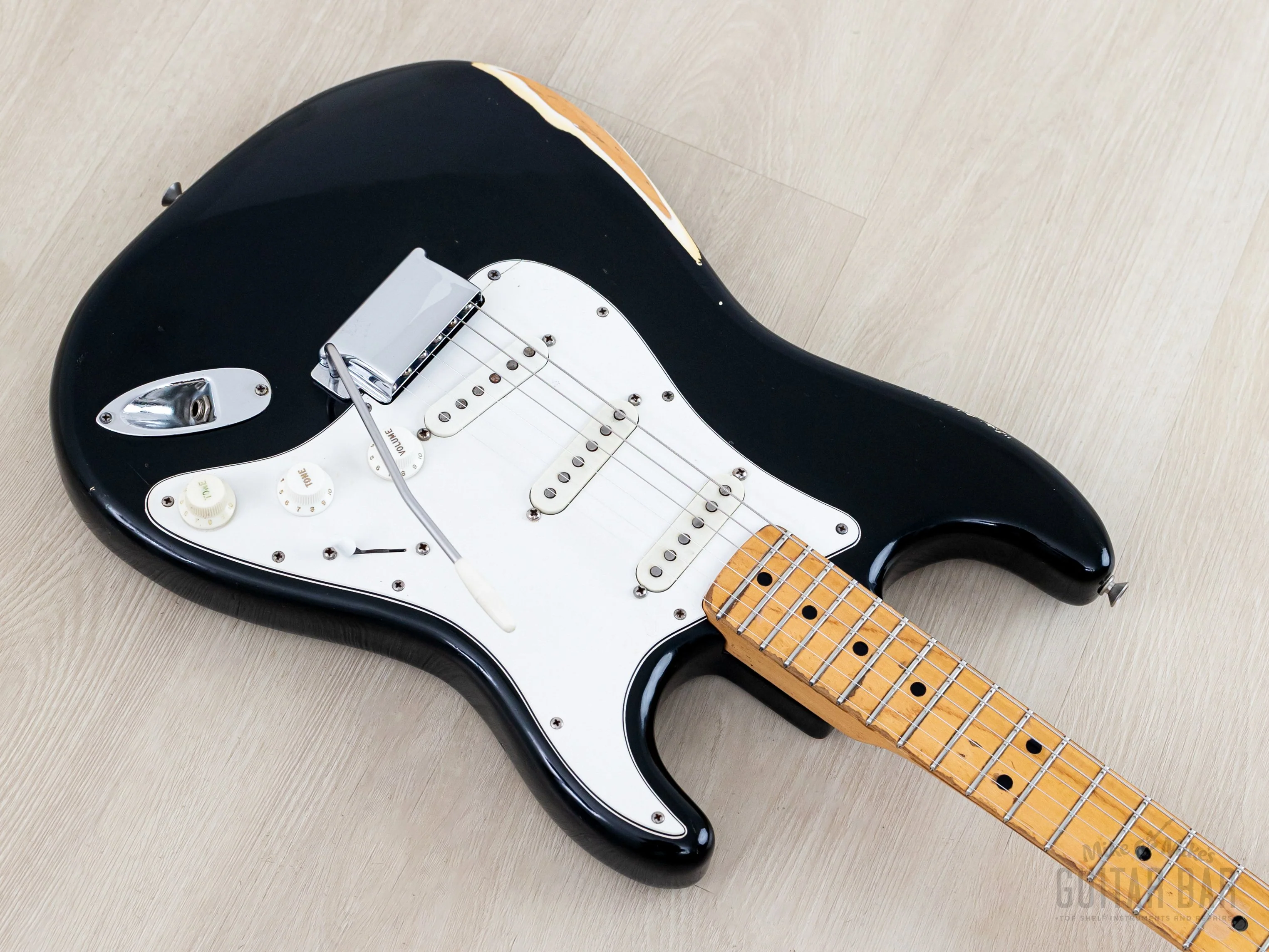 1975 Fender Stratocaster Vintage Guitar Black w/ Case - Image 9