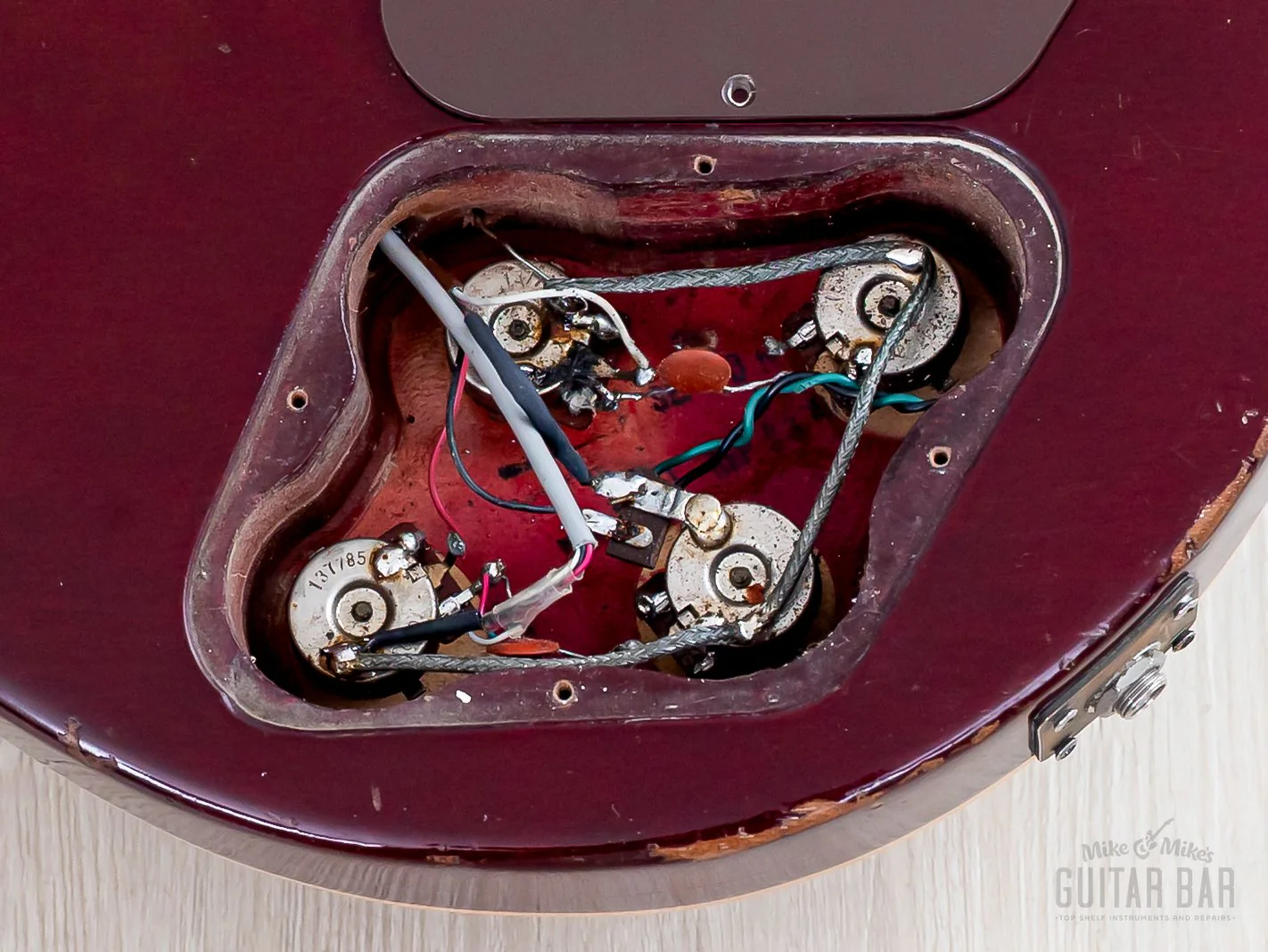 1975 Gibson Les Paul Deluxe Vintage Guitar Cherry, Humbucker Conversion w/ 57 Classic PAFs, Bigsby B7 & Case - Image 16