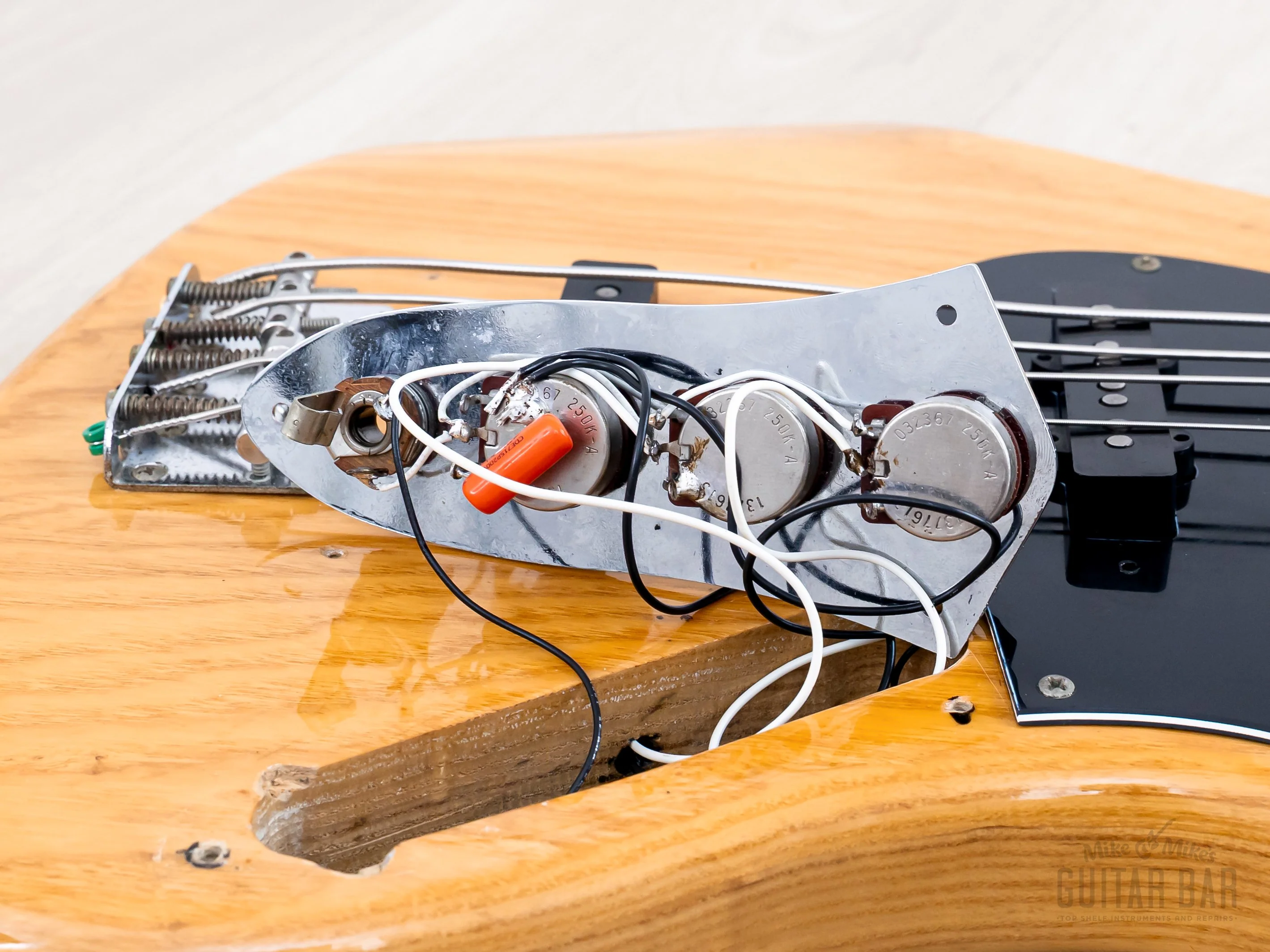 1976 Fender Jazz Bass Natural Ash w/ Pearl Blocks + Binding, Case - Image 22
