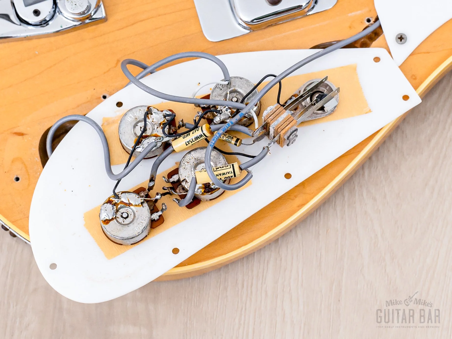1982 Rickenbacker 4003 Vintage Neck Through Bass Mapleglo w/ Case - Image 15