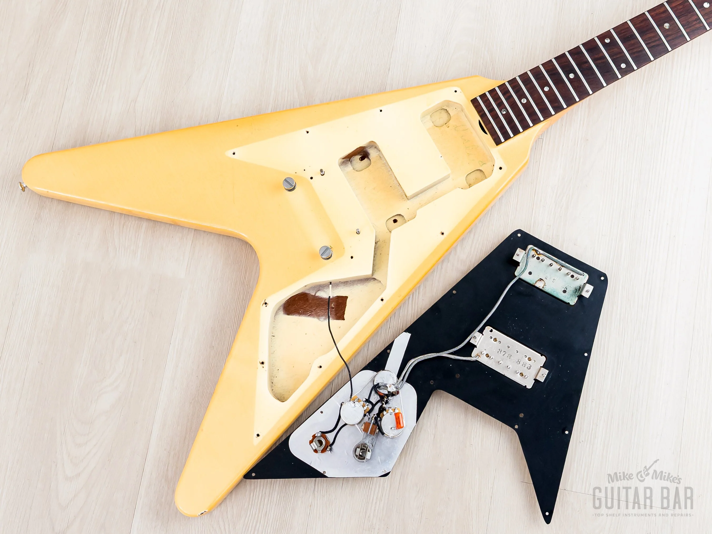 1983 Gibson Flying V '67 Spec Vintage Guitar Alpine White w/ Tim Shaw PAFs, Case & Hangtags - Image 18