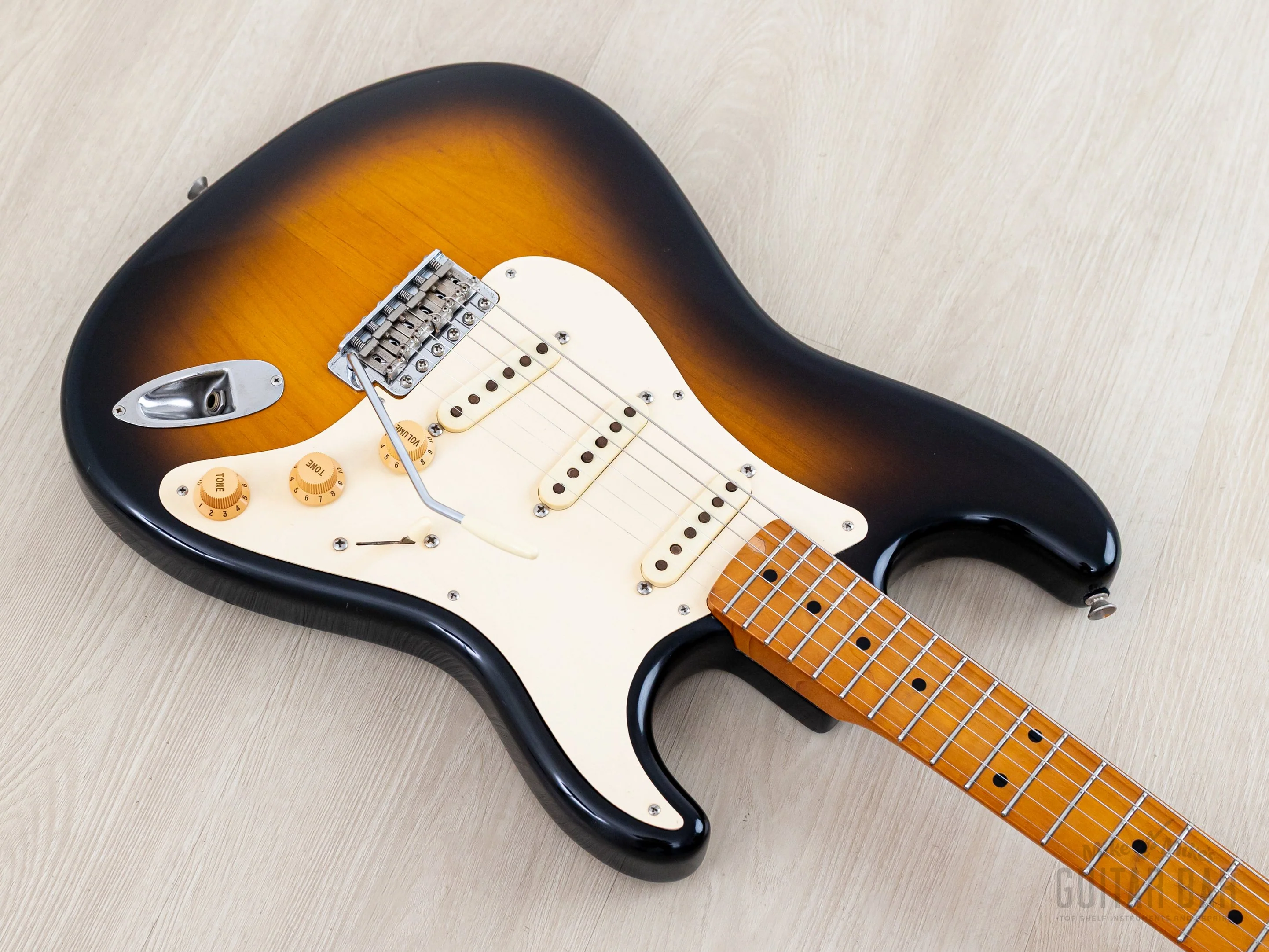 1987 Fender '57 Stratocaster ST57-115 Sunburst Lacquer w/ USA Pickups & Case, Japan MIJ Fujigen - Image 9