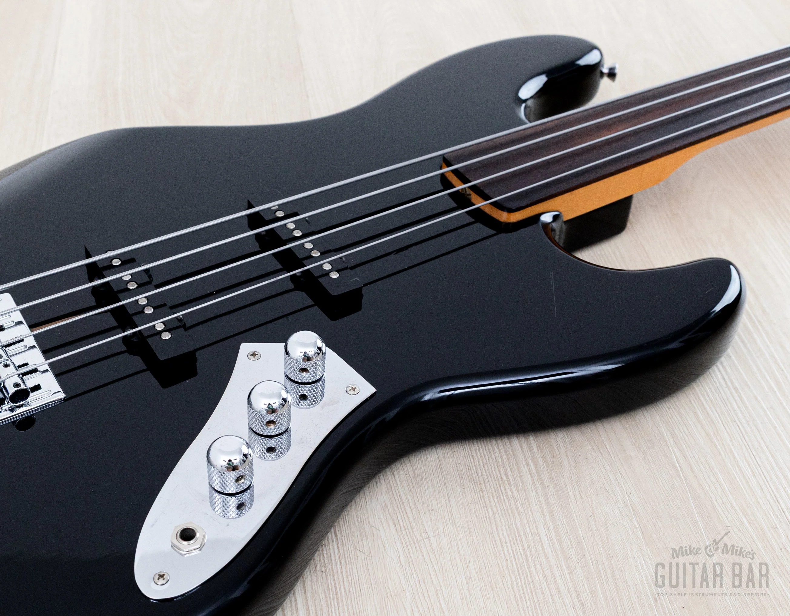 1988 Fender '62 Jazz Bass Fretless Order Made ‘62 JB62FL Black + Headstock w/ American Vintage Pickups, Japan MIJ Fujigen - Image 6