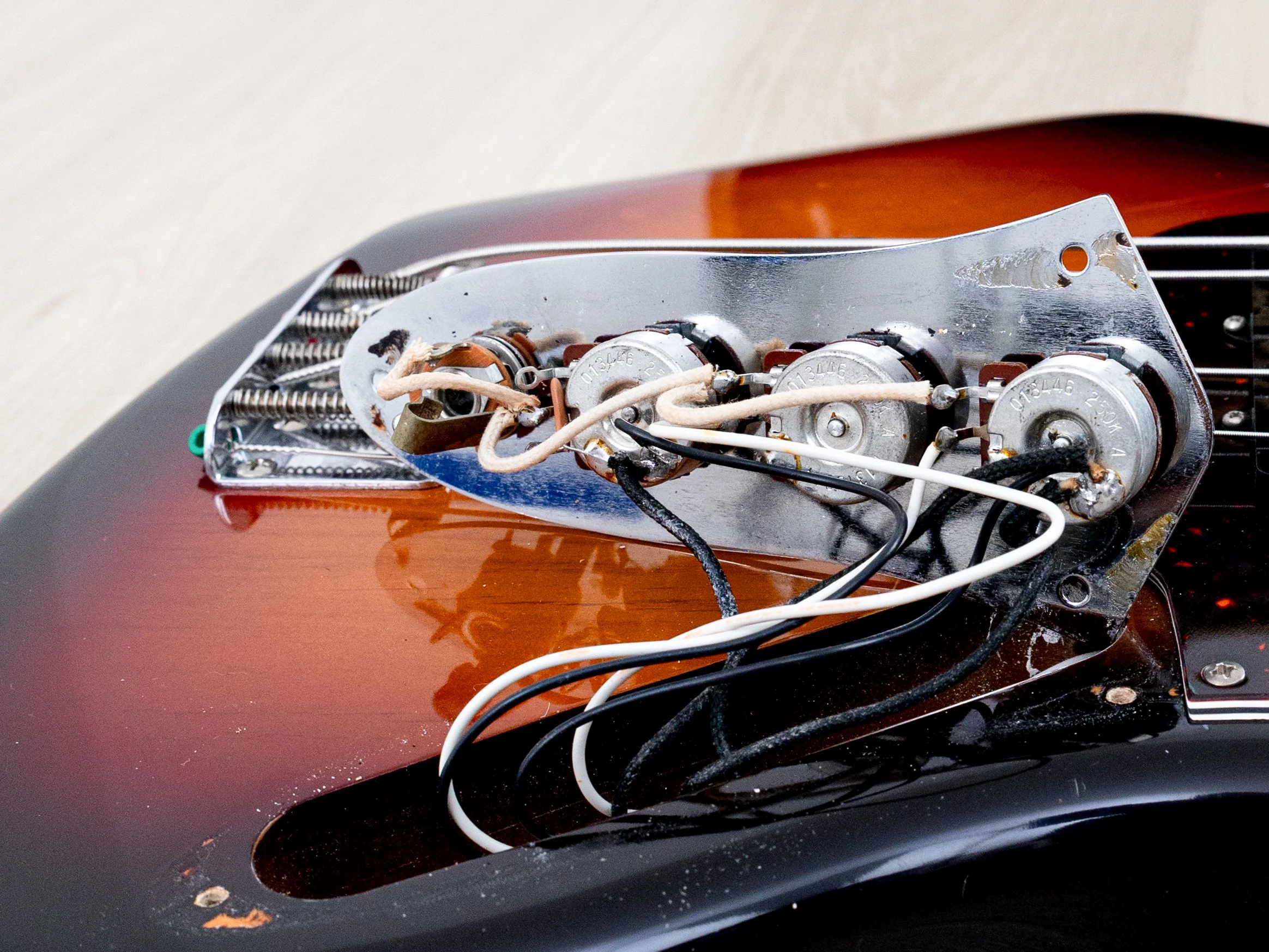 1989 Fender Jazz Bass '62 Vintage Reissue JB62-95 Sunburst Lacquer w/ USA Pickups, Japan MIJ Fujigen - Image 20