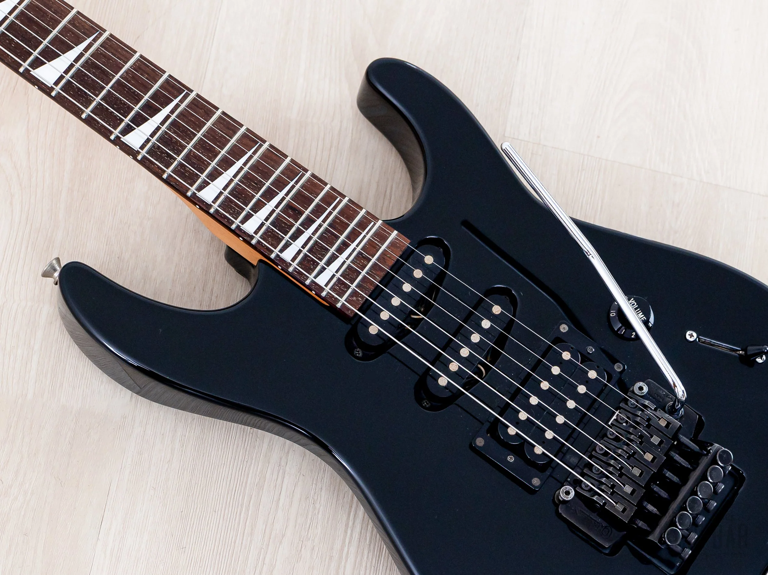 1990s Charvel 610-SL SSH Short Scale Superstrat Black w/ Floyd Rose, Japan - Image 7