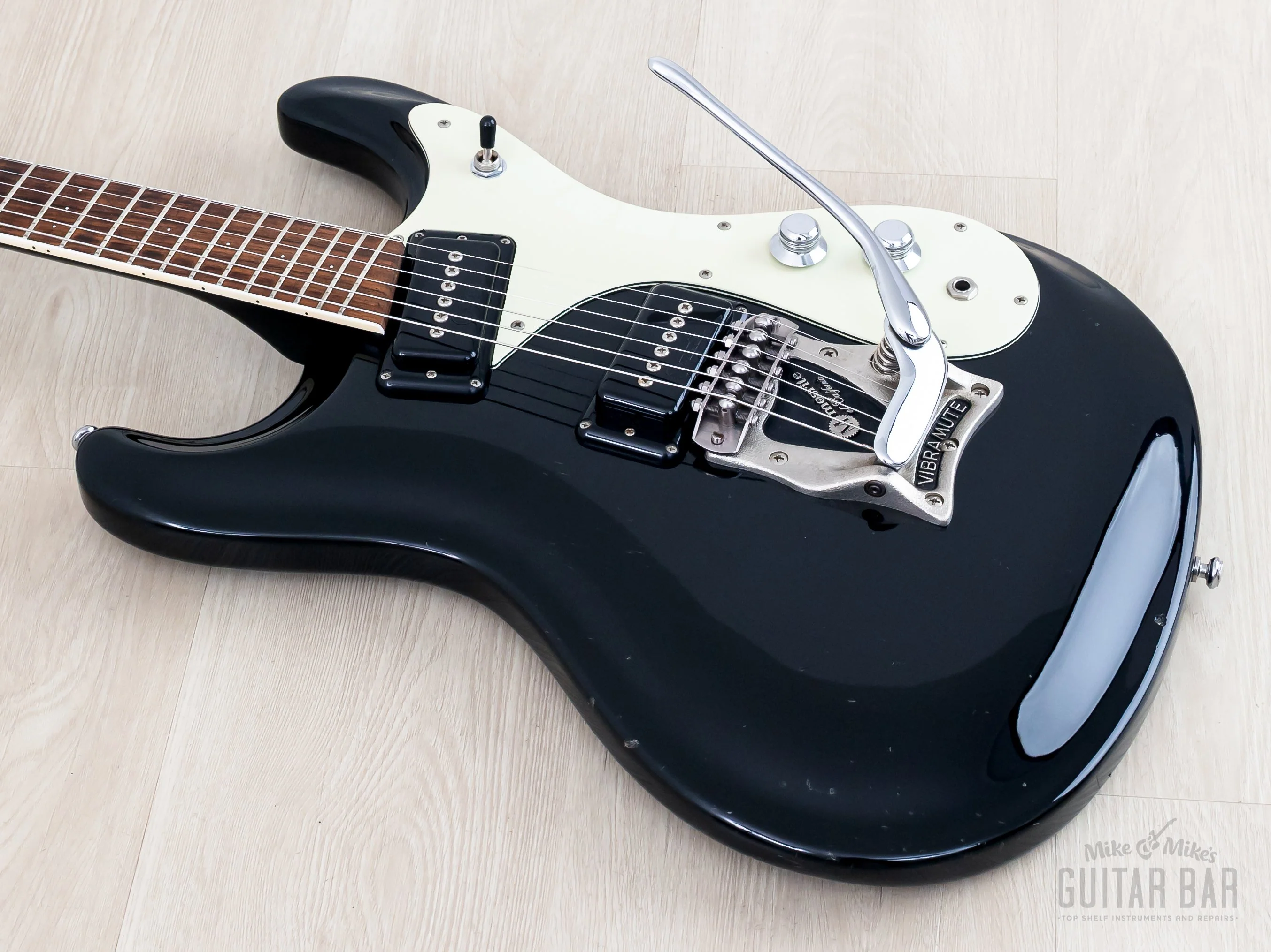 1990s Mosrite Ventures Model Super Custom '65 Black w/ Vibramute & Case, Japan Kurokumo - Image 10