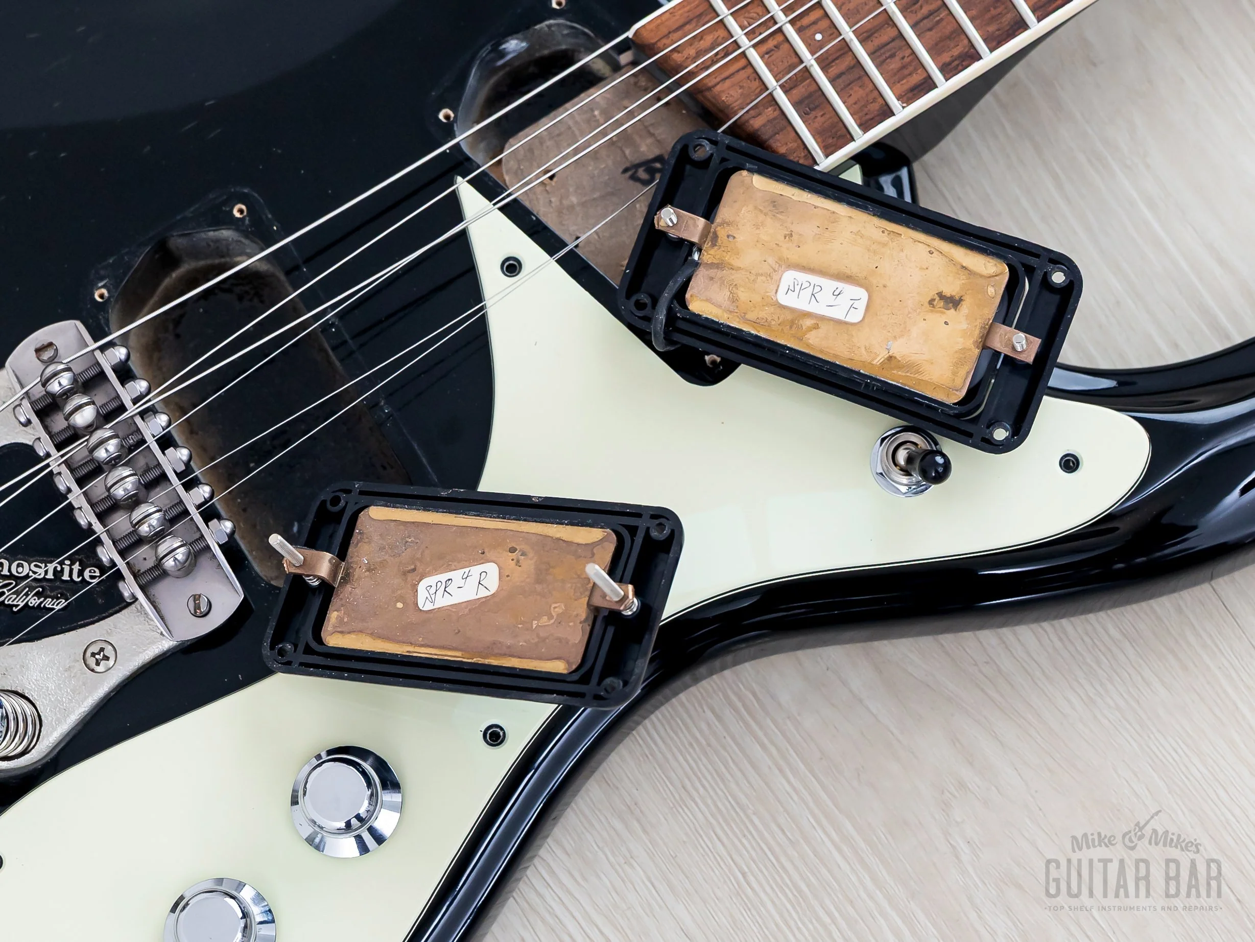 1990s Mosrite Ventures Model Super Custom '65 Black w/ Vibramute & Case, Japan Kurokumo - Image 17