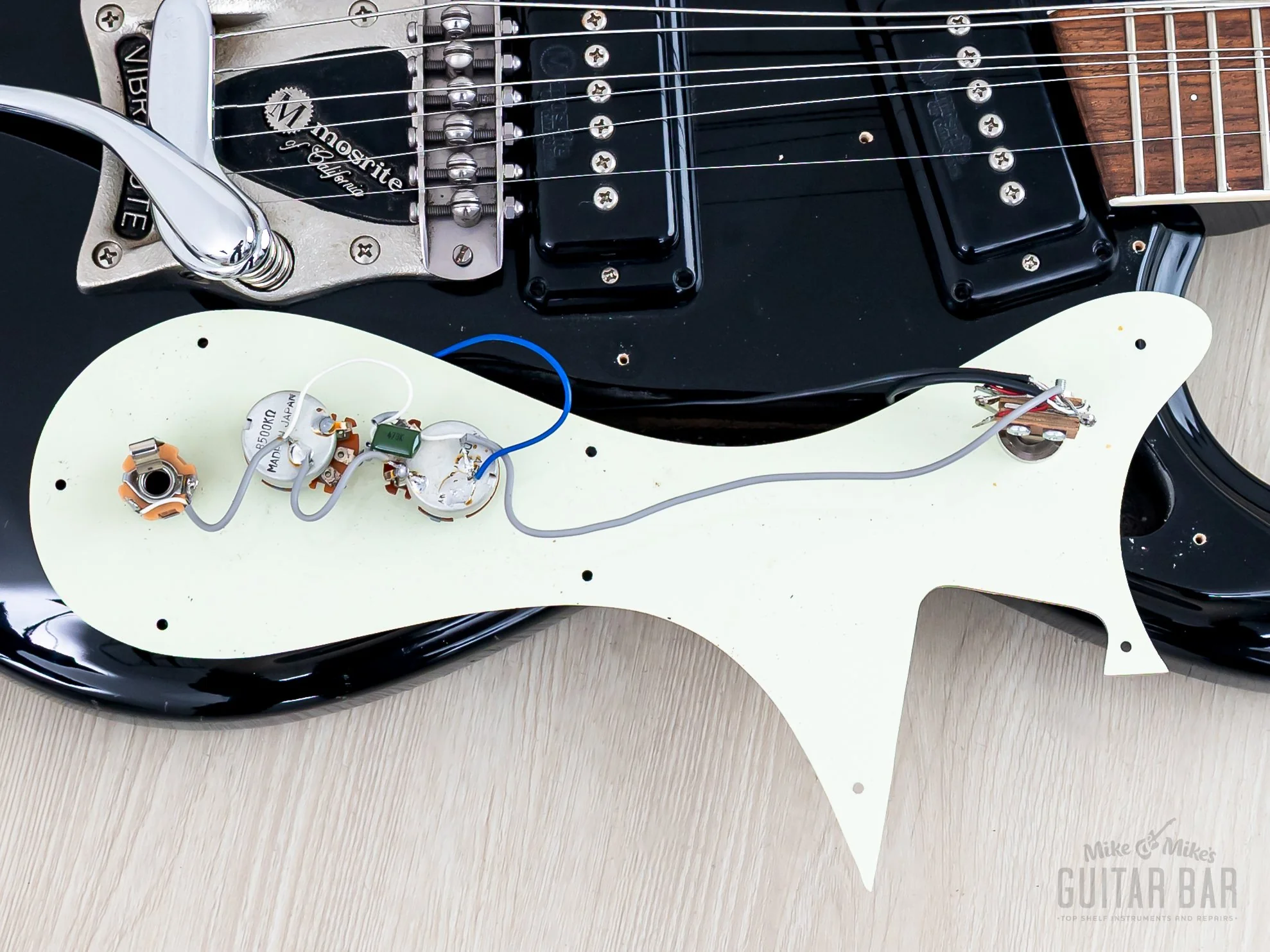 1990s Mosrite Ventures Model Super Custom '65 Black w/ Vibramute & Case, Japan Kurokumo - Image 18