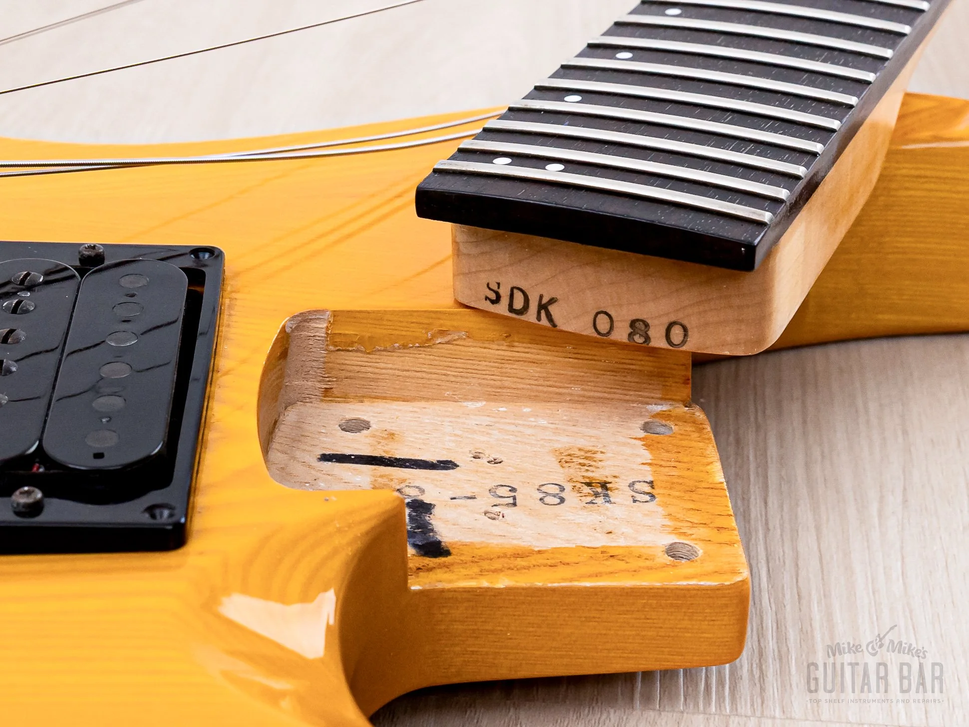 1990 Charvel Jackson Super Dinky SDK-085-HH See-Through Amber, Japan - Image 17