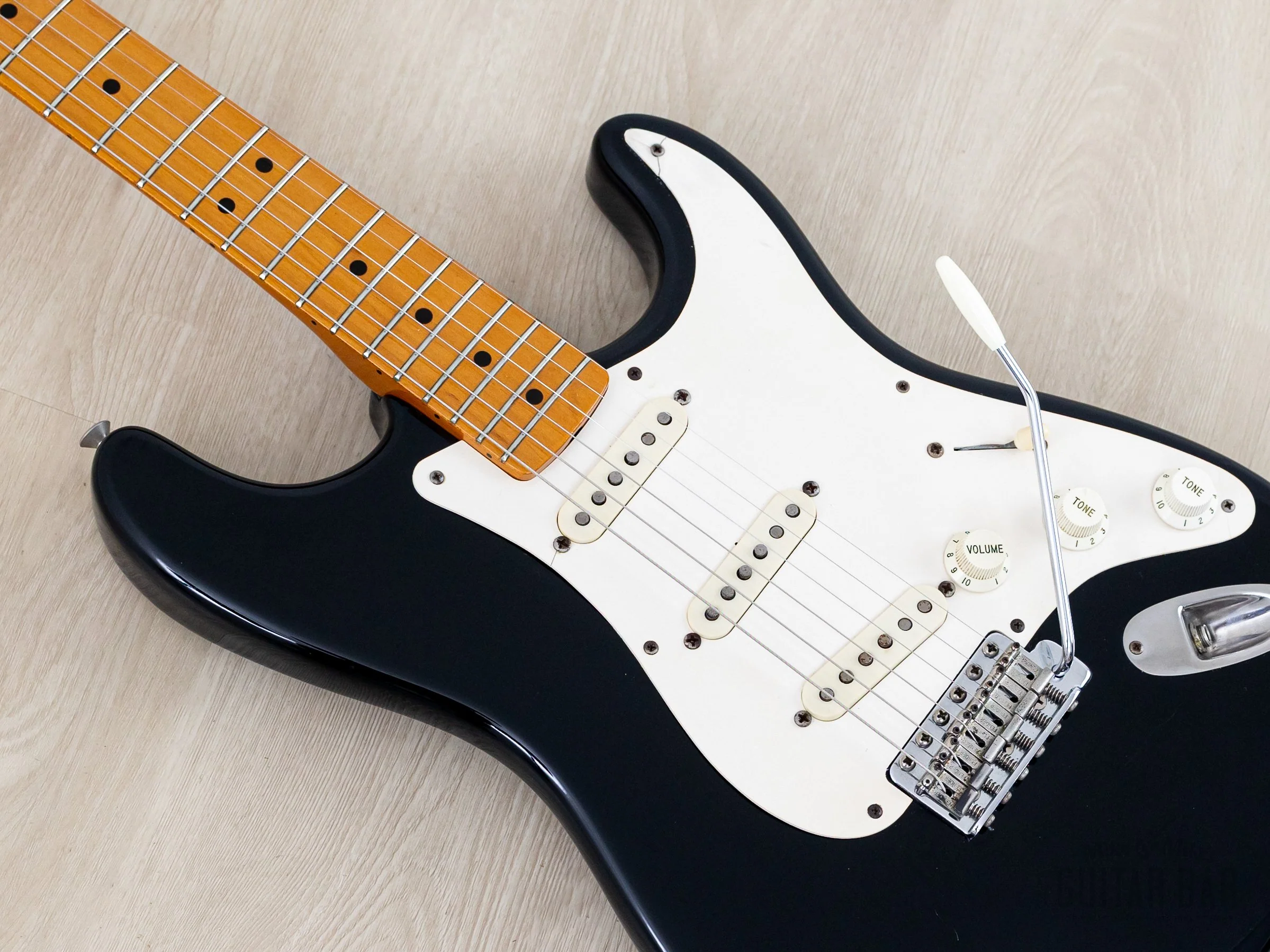 1991 Fender American Vintage '57 Stratocaster Black w/ Tweed Case - Image 7