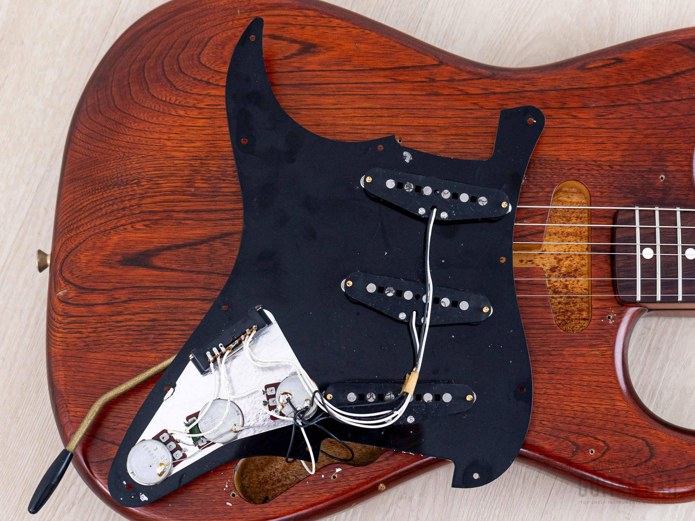 1992 Fender Stratocaster Order Made Walnut Satin Nitro Lacquer w/ Gold Hardware & Case, Japan MIJ Fujigen - Image 21