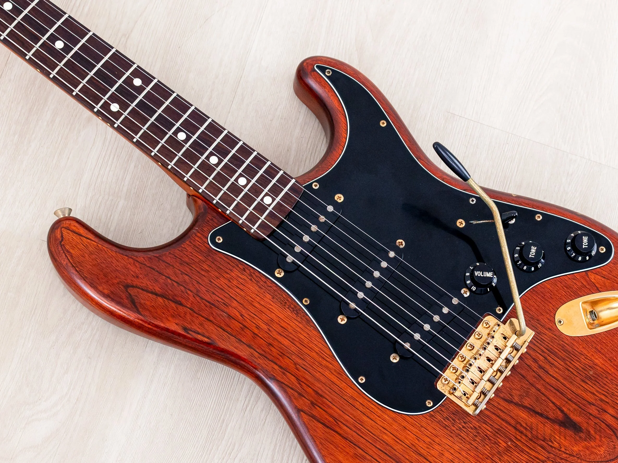 1992 Fender Stratocaster Order Made Walnut Satin Nitro Lacquer w/ Gold Hardware & Case, Japan MIJ Fujigen - Image 7