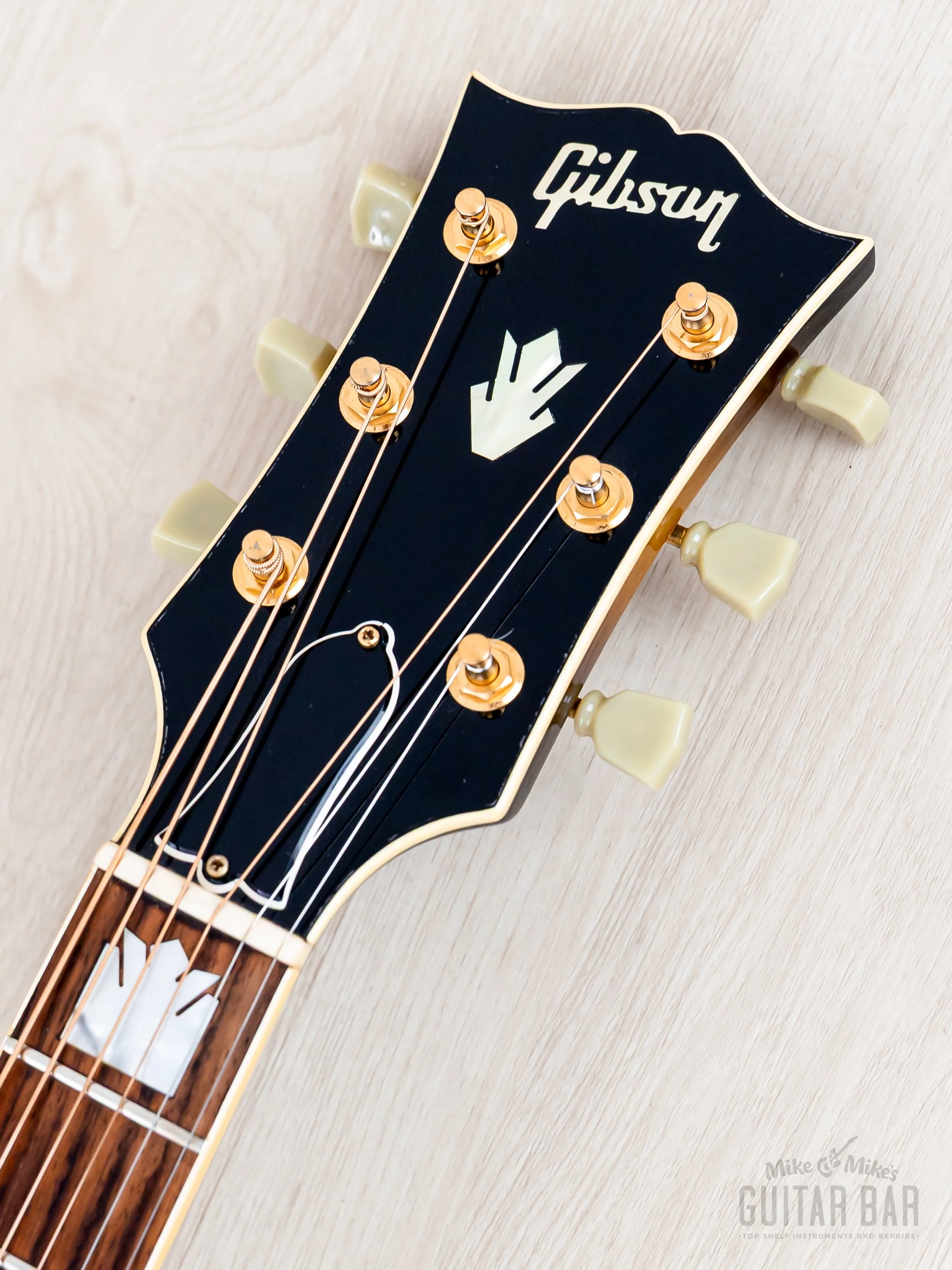 1992 Gibson J-200 Jumbo Acoustic Guitar Vintage Sunburst, Near-Mint w/ Case - Image 4