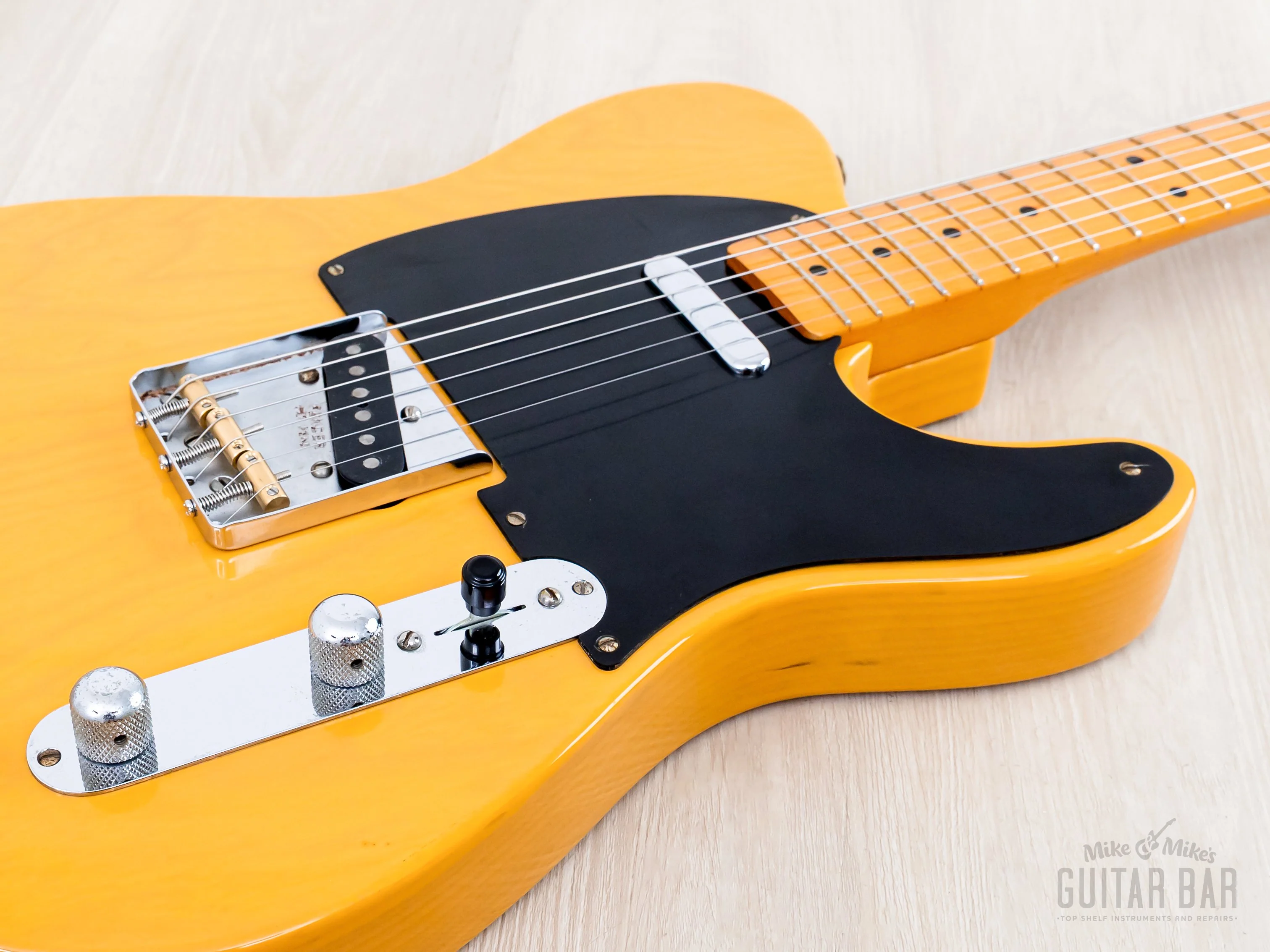 1993 Fender American Vintage '52 Telecaster Butterscotch, Near-Mint w/ Tweed Case - Image 6