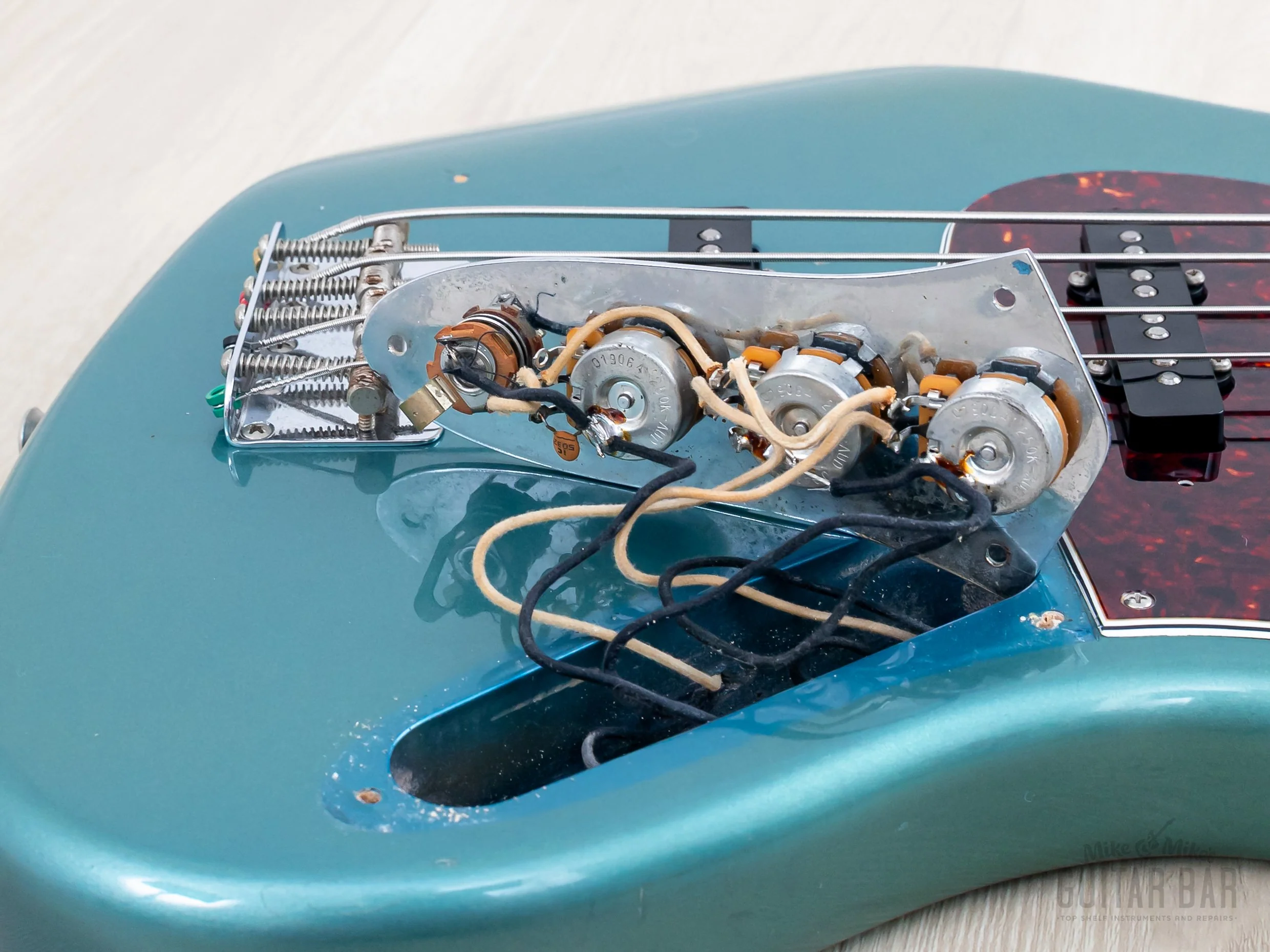 2000 Fender American Vintage '62 Jazz Bass Lake Placid Blue w/ Tweed Case - Image 19