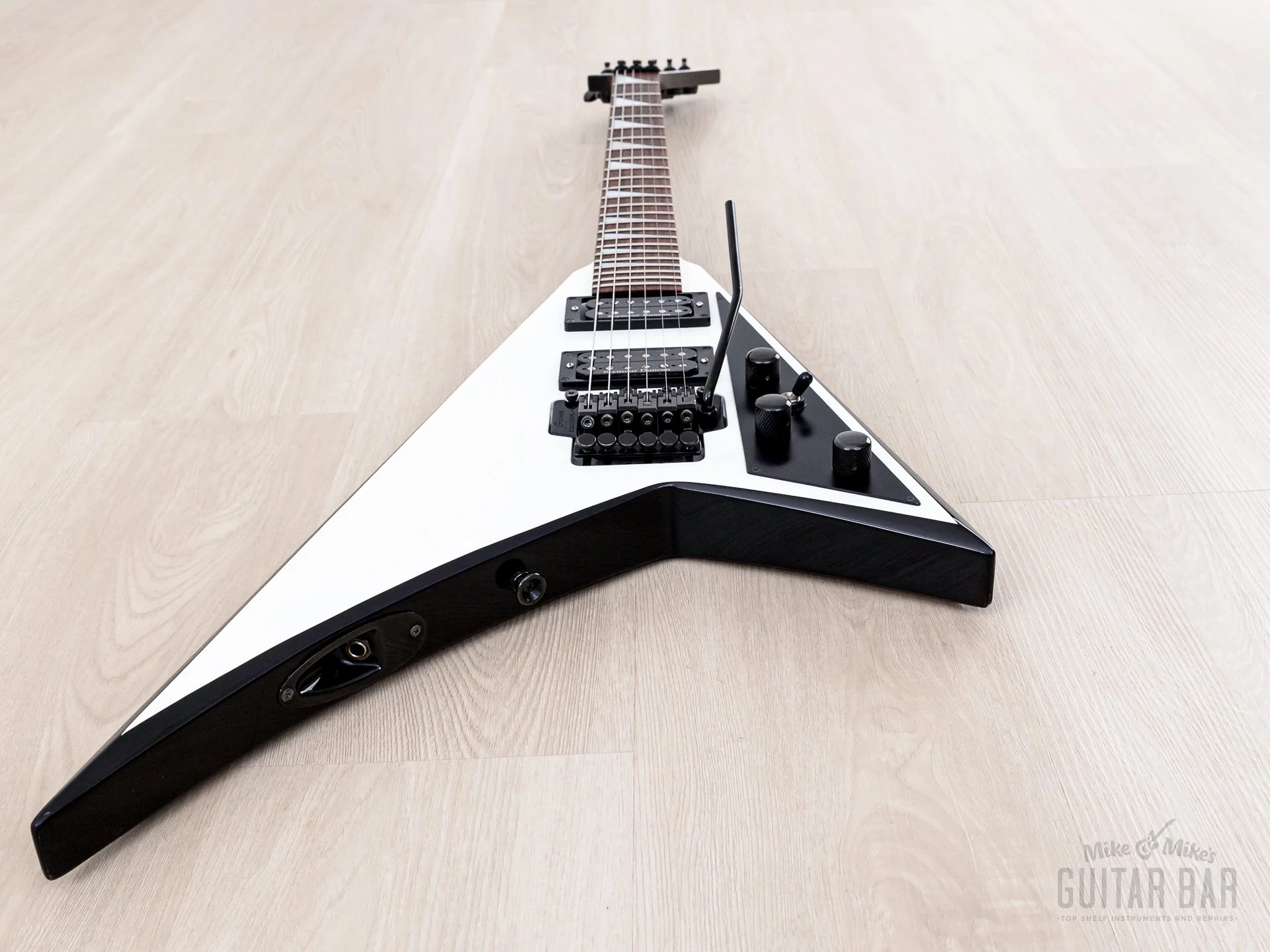 2000 Jackson Stars Randy Rhoads RR-J2 White Neck Through Flying V w/ Seymour Duncan - Image 11