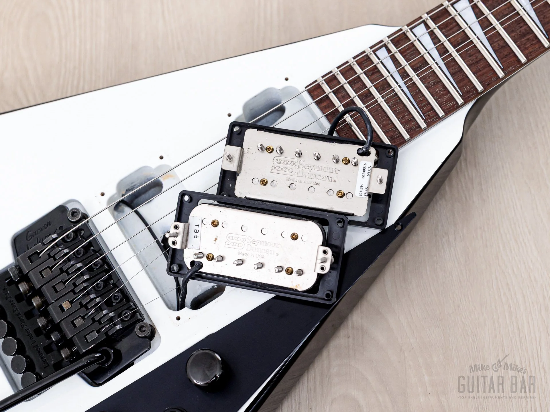 2000 Jackson Stars Randy Rhoads RR-J2 White Neck Through Flying V w/ Seymour Duncan - Image 16