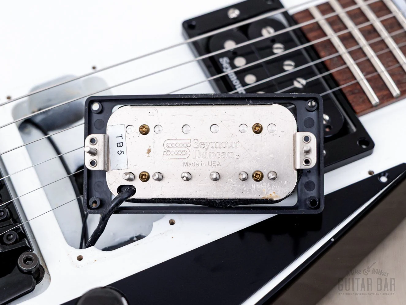 2000 Jackson Stars Randy Rhoads RR-J2 White Neck Through Flying V w/ Seymour Duncan - Image 18