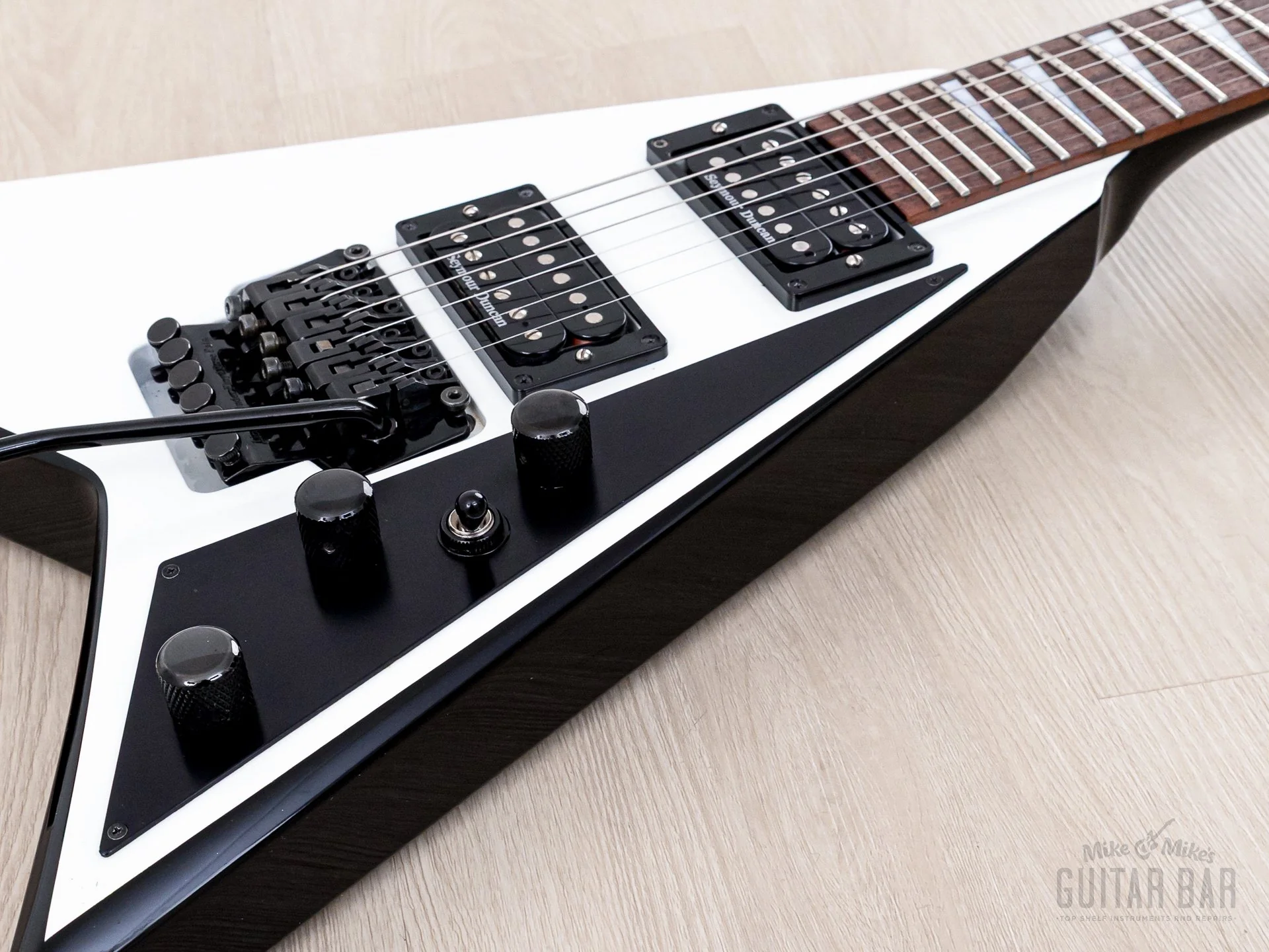 2000 Jackson Stars Randy Rhoads RR-J2 White Neck Through Flying V w/ Seymour Duncan - Image 6