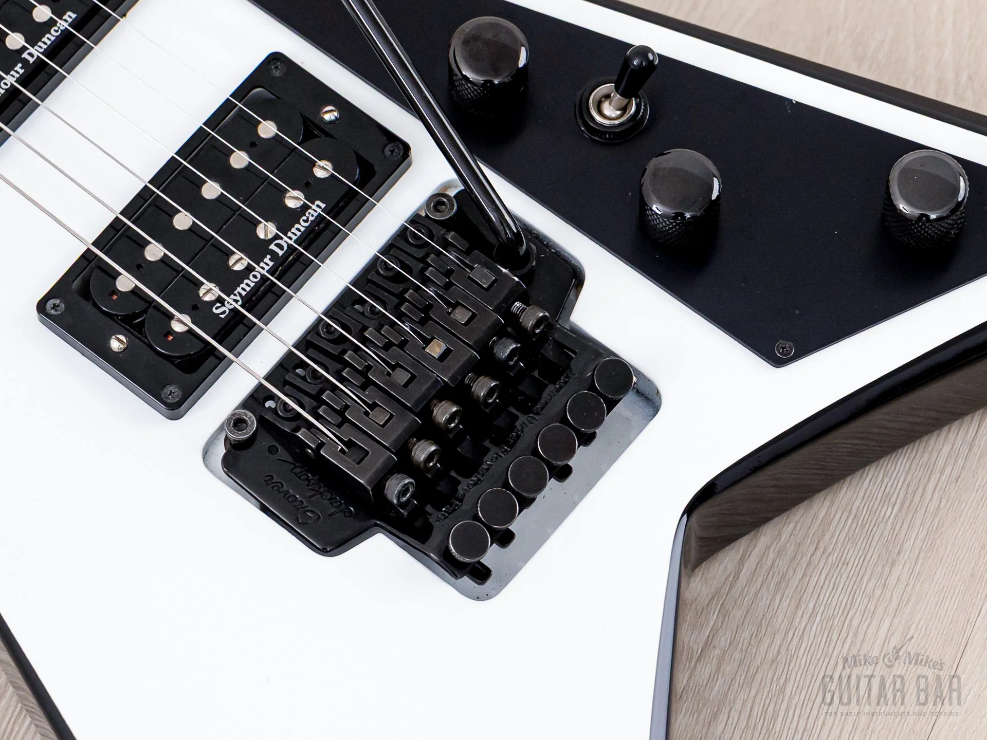 2000 Jackson Stars Randy Rhoads RR-J2 White Neck Through Flying V w/ Seymour Duncan - Image 8