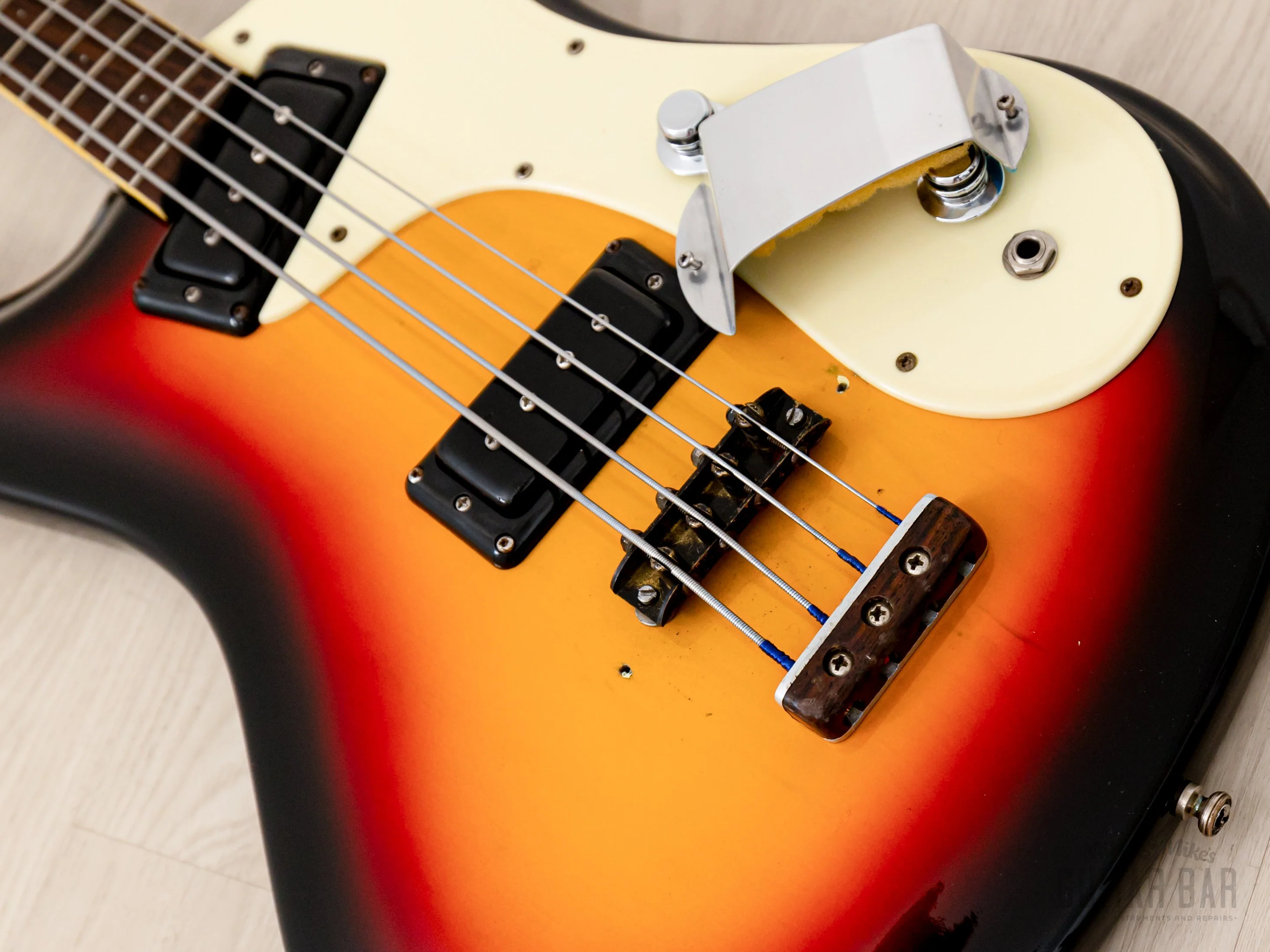 2000s Mosrite USA Mark I 1964 Custom Ventures Model Bass Sunburst w/ Vintage Case, Fillmore Japan - Image 8