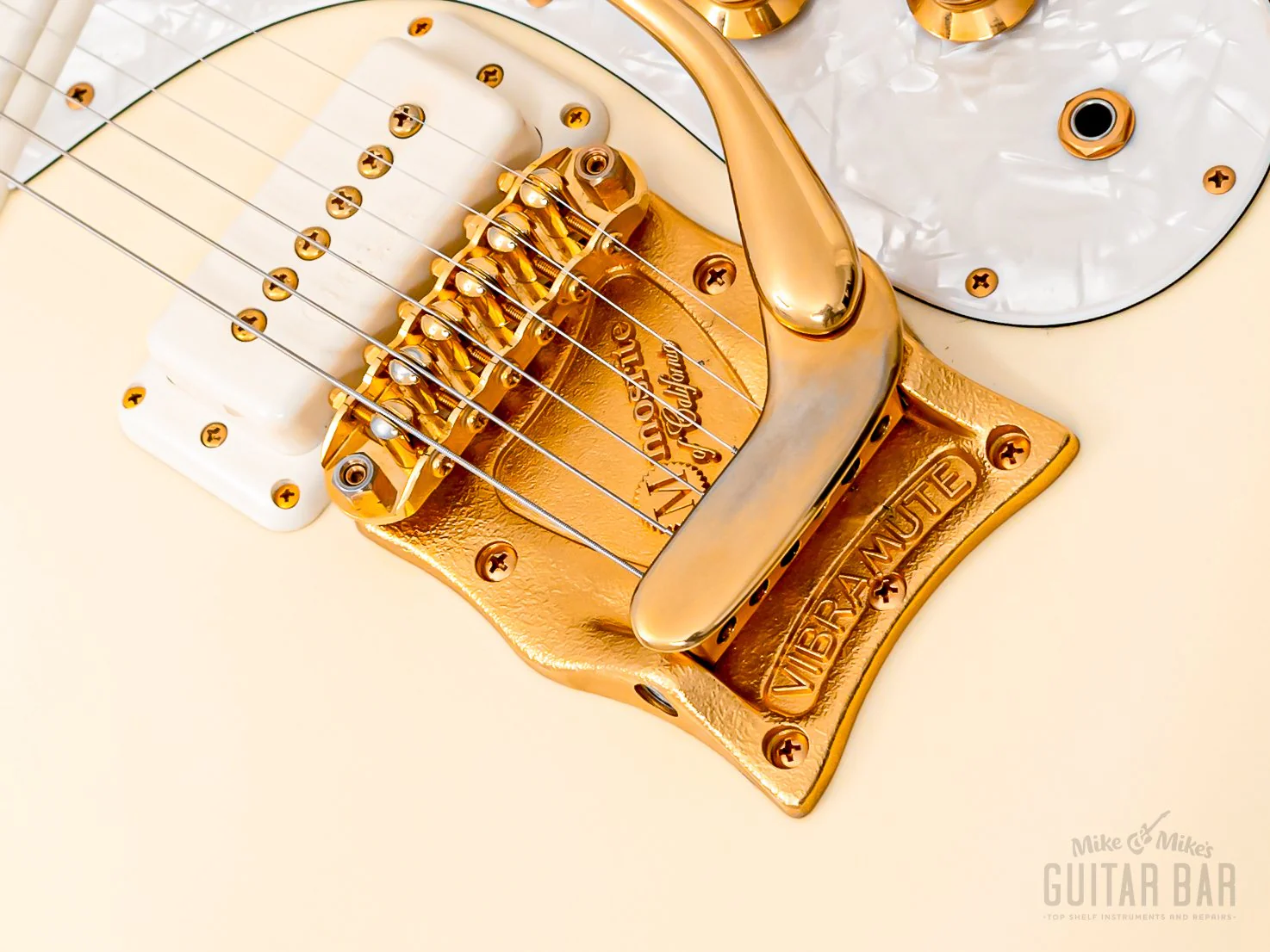 2000s Mosrite Ventures Model Super Custom '65 Pearl White w/ Gold Hardware, Vibramute & Case, Japan Kurokumo - Image 8