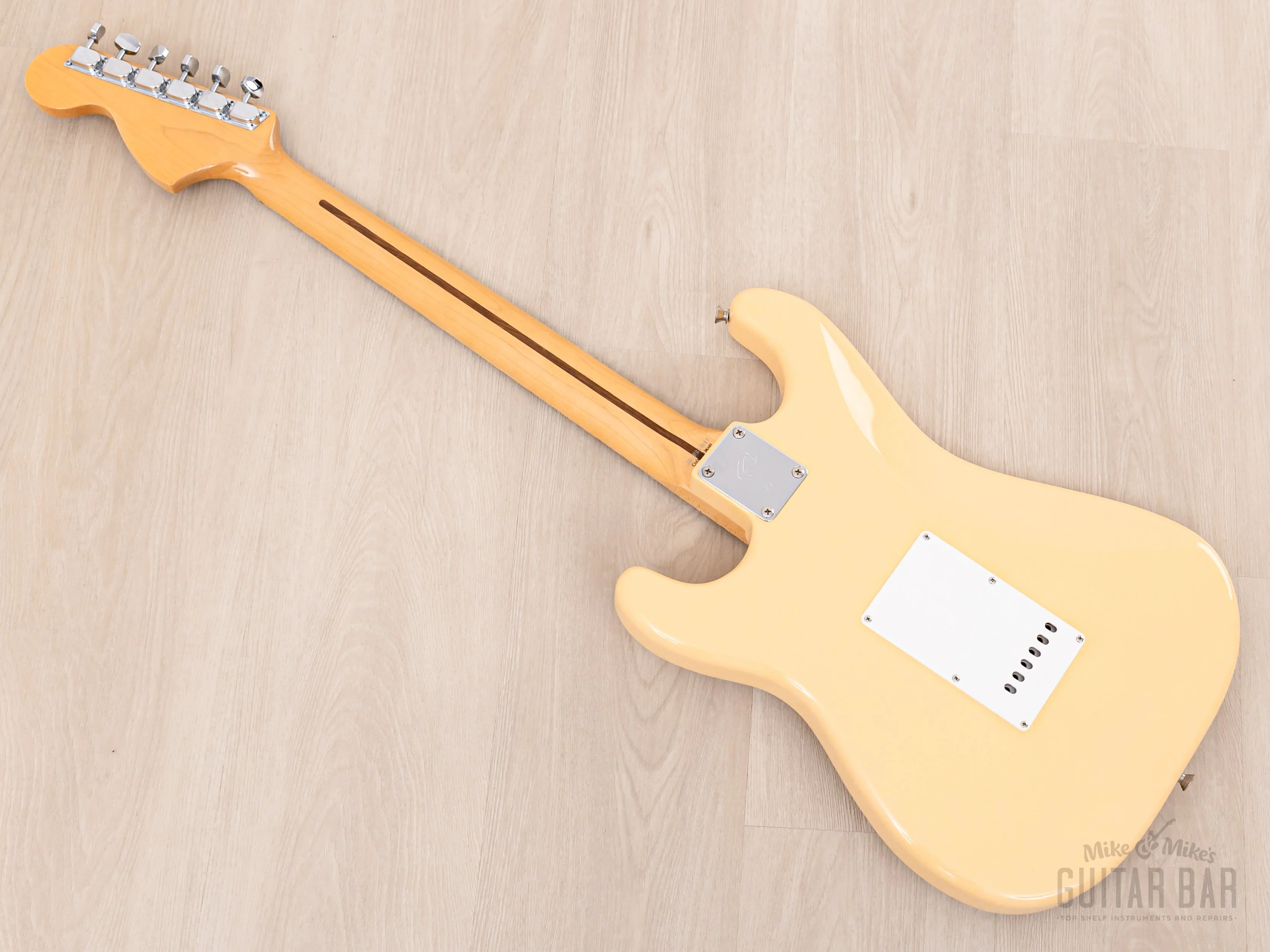 2001 Fender Yngwie Malmsteen Stratocaster ST71-140YM Yellow White, Near-Mint w/ Tweed Case & Hangtag, Japan - Image 13