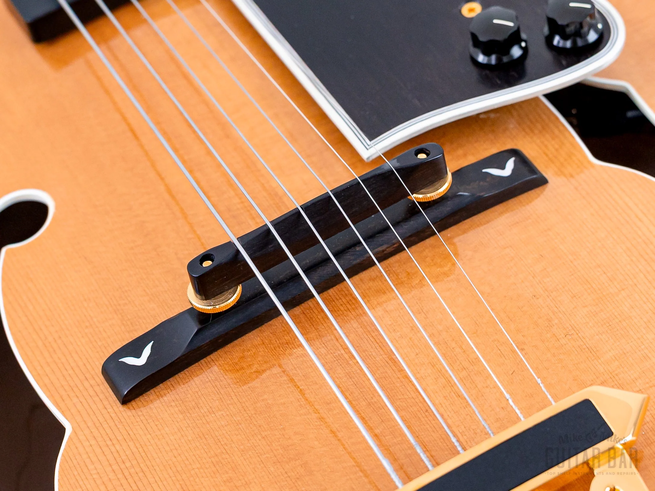 2006 Heritage Golden Eagle Carved Top Archtop Natural, Near-Mint w/ Case & Hangtags - Image 10