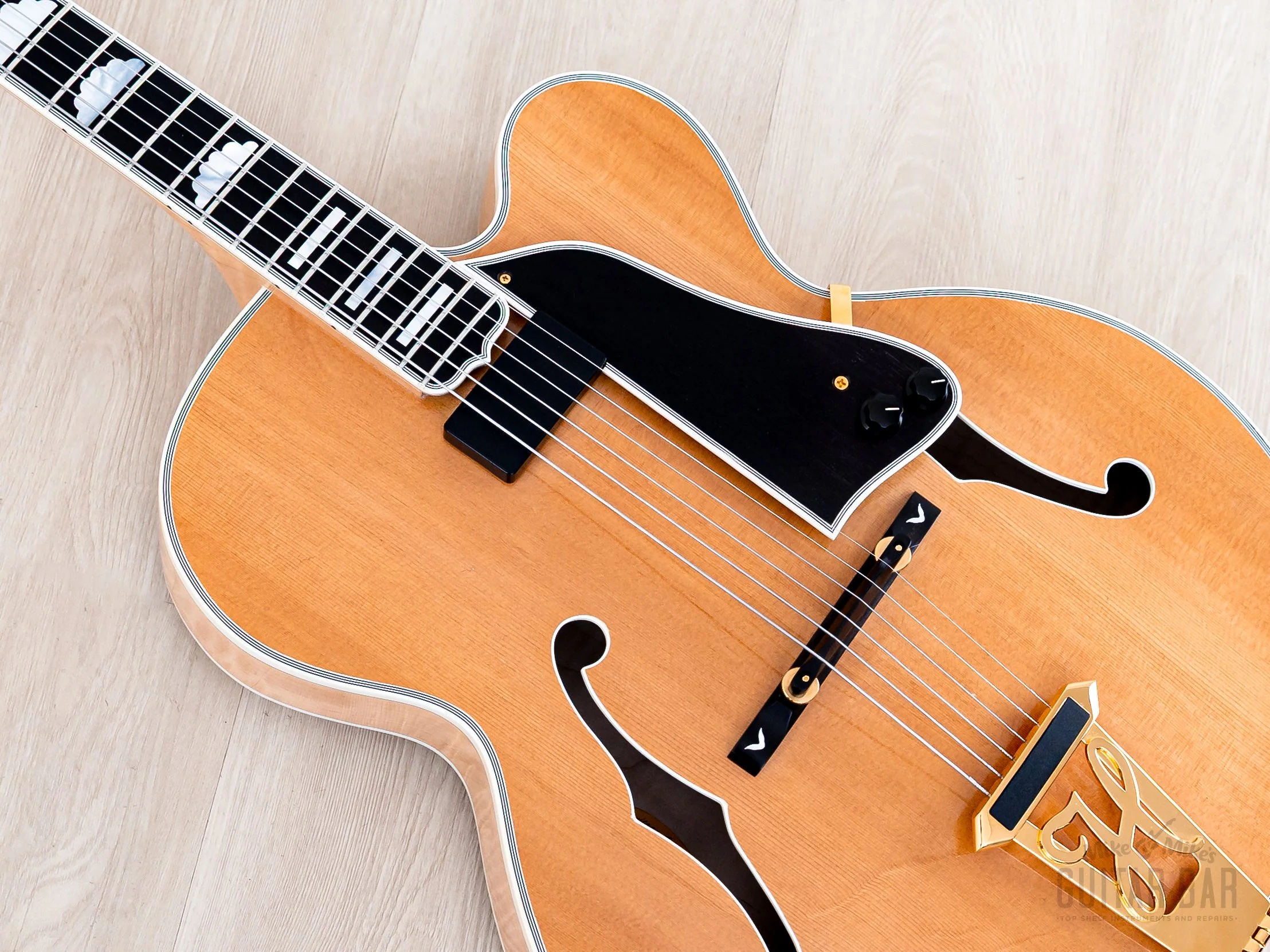 2006 Heritage Golden Eagle Carved Top Archtop Natural, Near-Mint w/ Case & Hangtags - Image 8