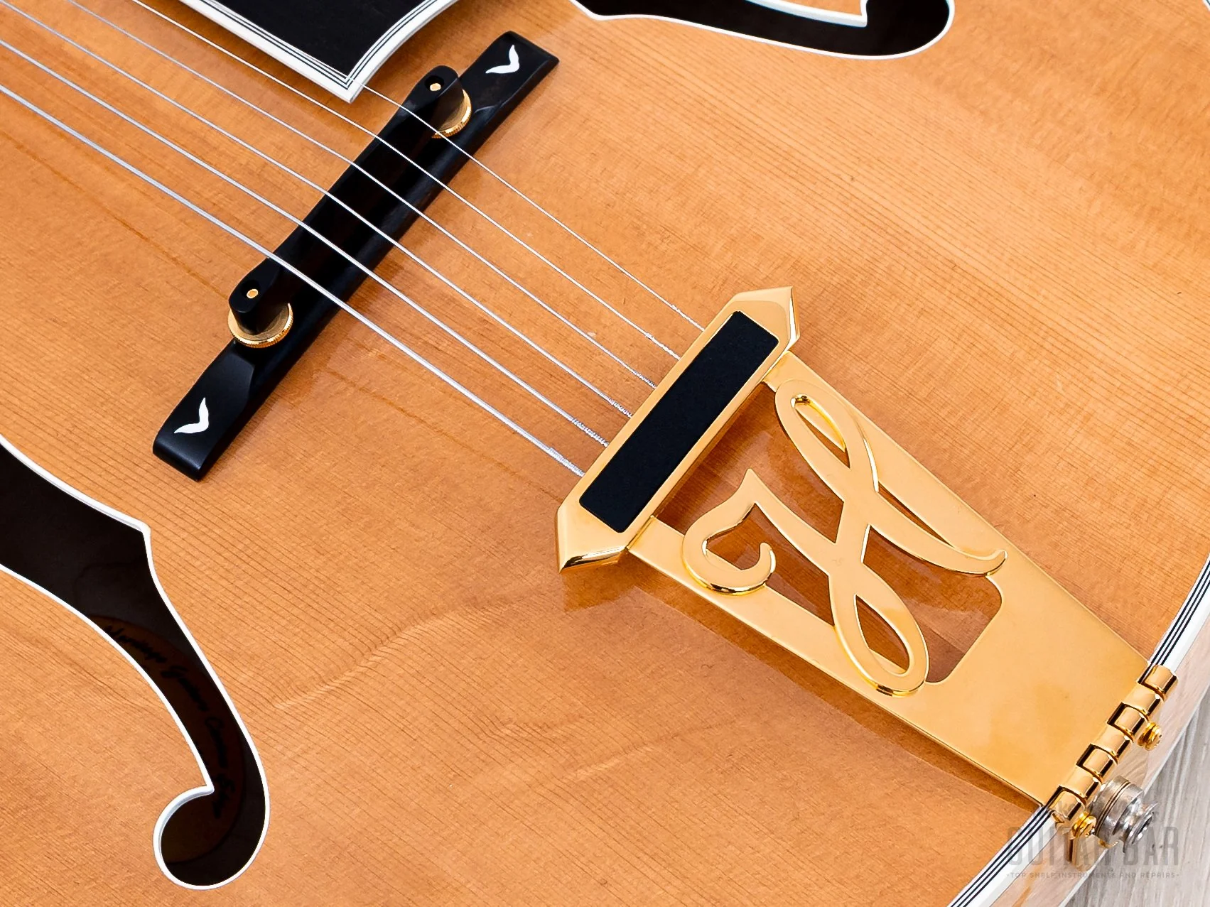 2006 Heritage Golden Eagle Carved Top Archtop Natural, Near-Mint w/ Case & Hangtags - Image 9