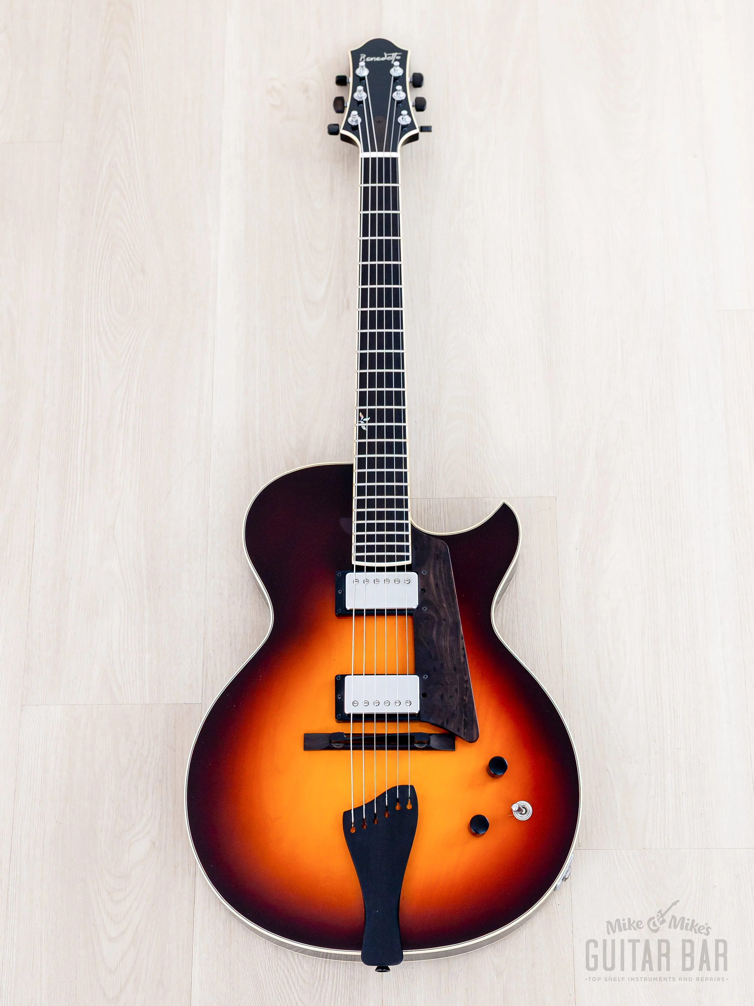 Benedetto Bambino Archtop Electric Guitar Antique Burst, Near-Mint w/ Case, Tags - Image 2