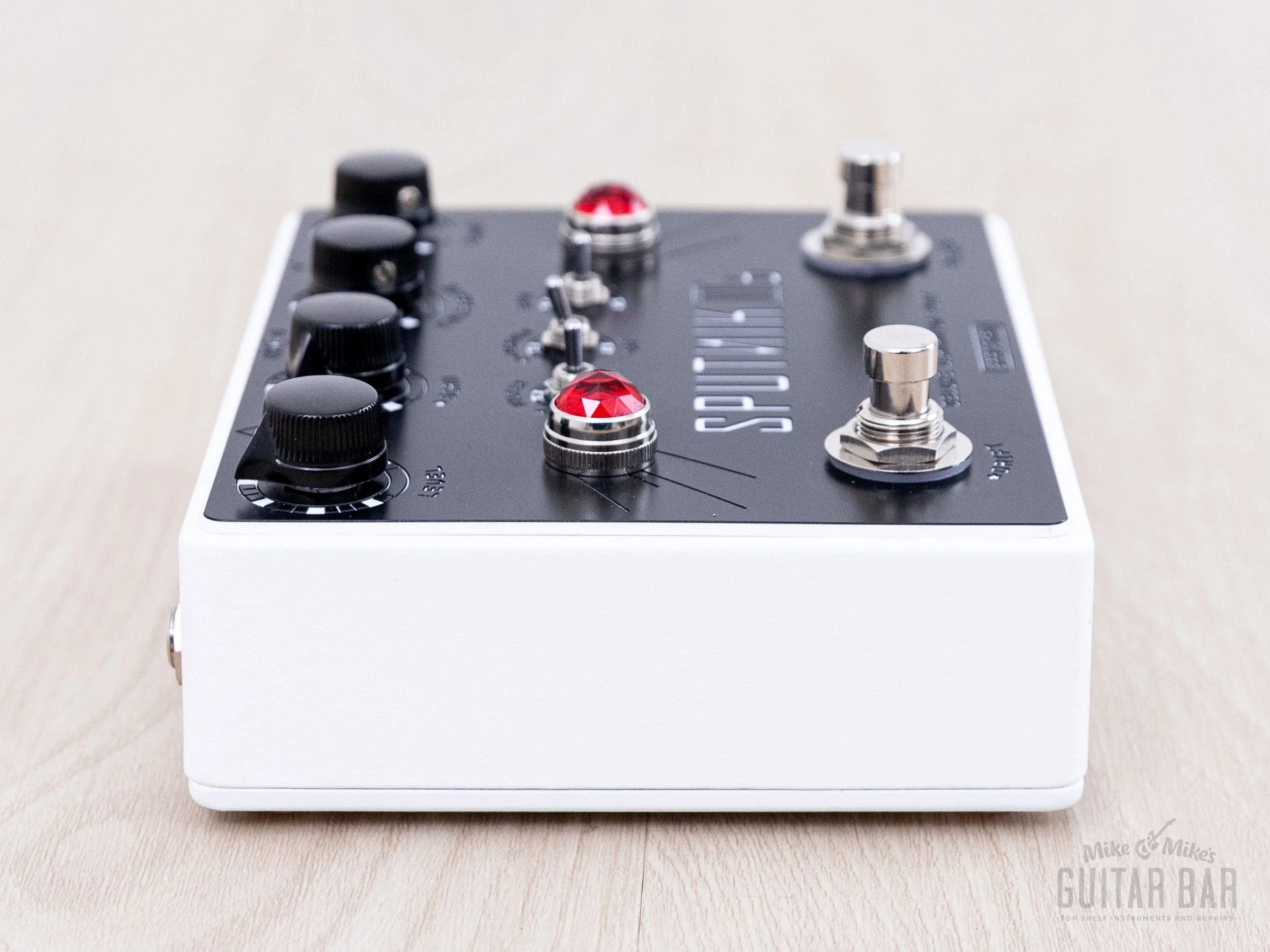 Spaceman Sputnik IIb Deluxe Germanium Fuzz Guitar Effects Pedal White Variant w/ Box - Image 5